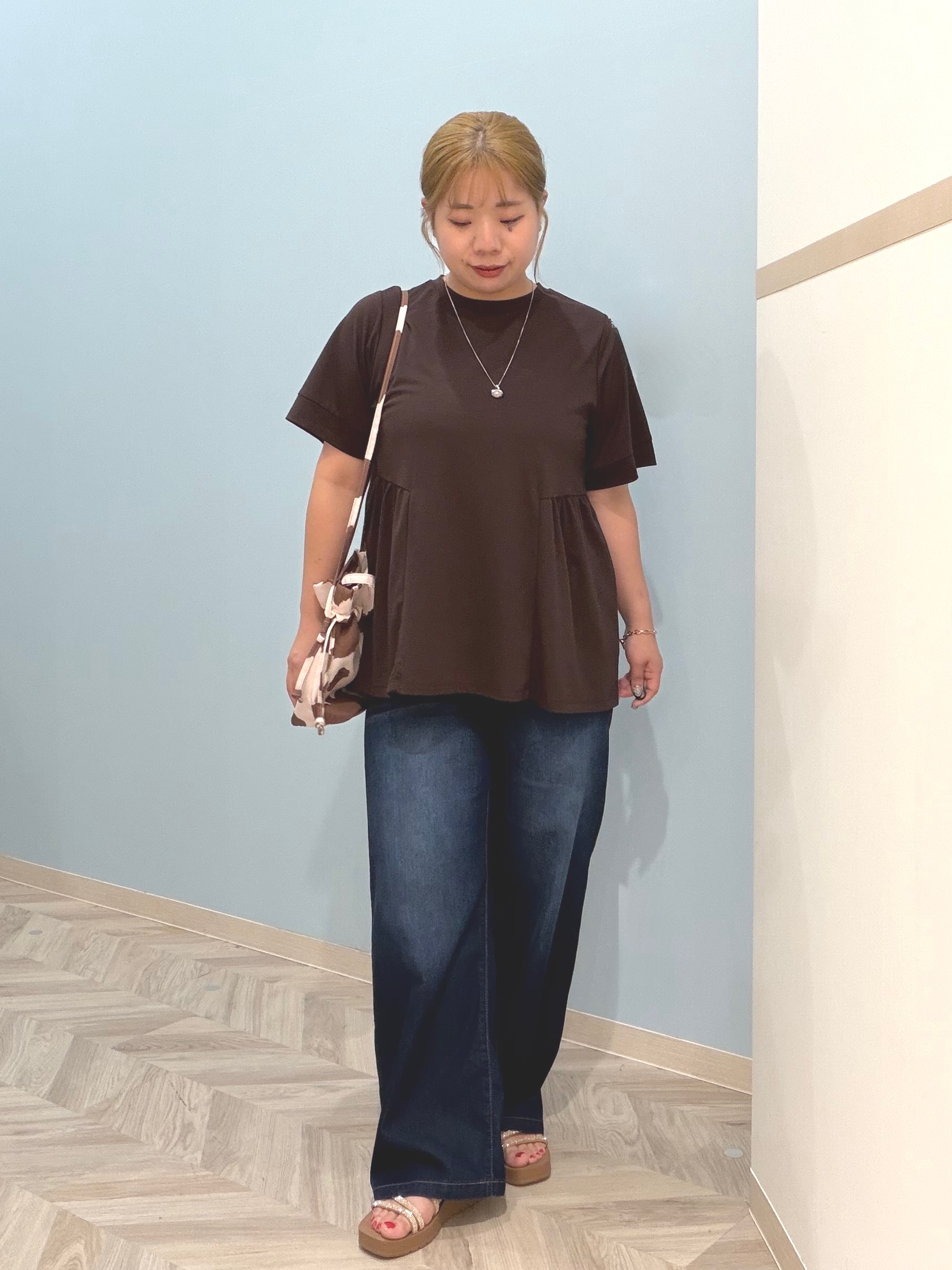 まちゃんなちゃんさんの「SHOO･LA･RUE｜【ひんやり/UV/S-LL/体型カバー】インせず着られる サイドギャザー切替トップス」を使ったコーディネート