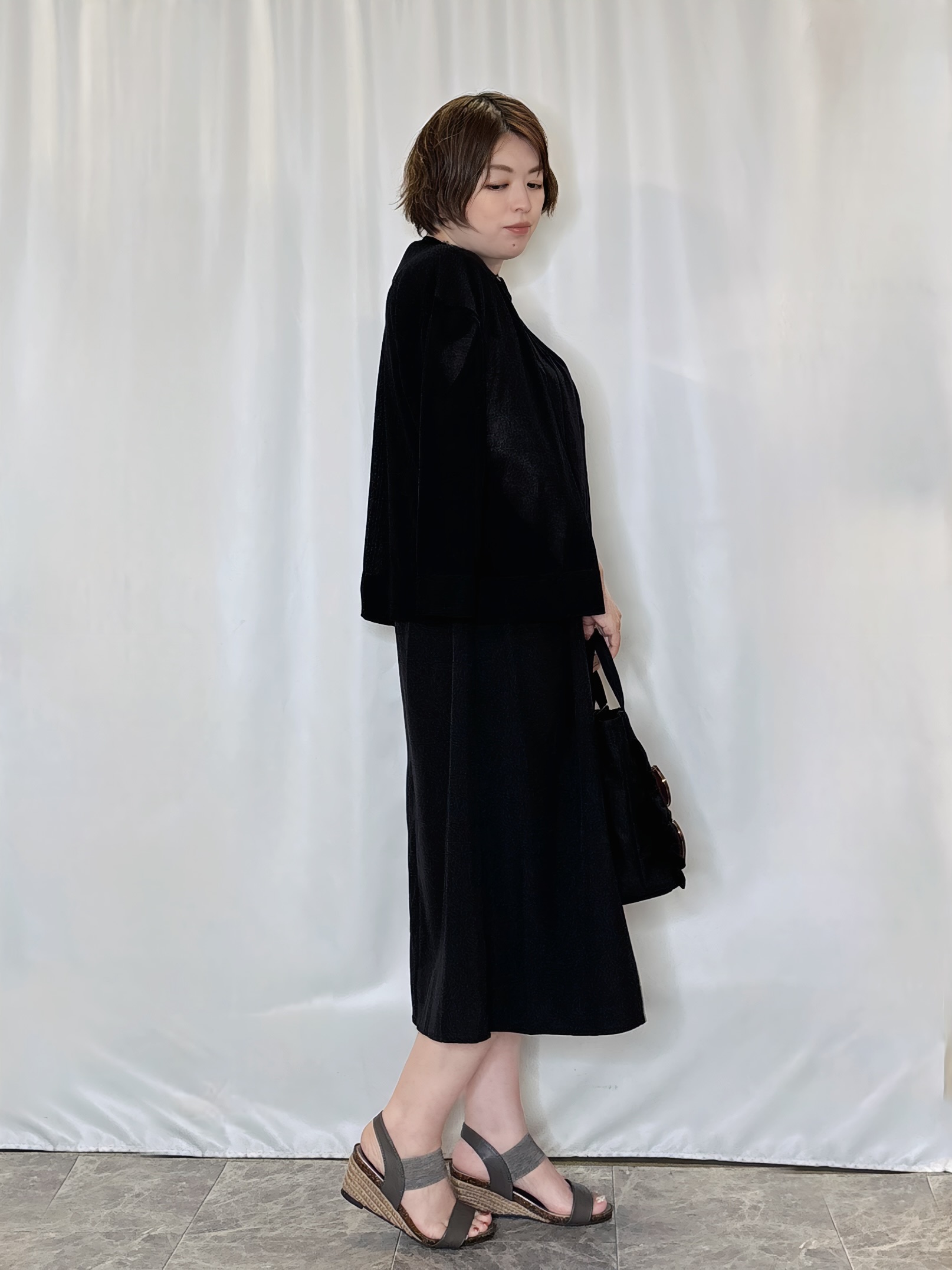 たみさんの「SHOO･LA･RUE｜【ひんやり/洗濯機可/S-LL】オンにもオフにも マルチに使えるボタンレスカーディガン」を使ったコーディネート