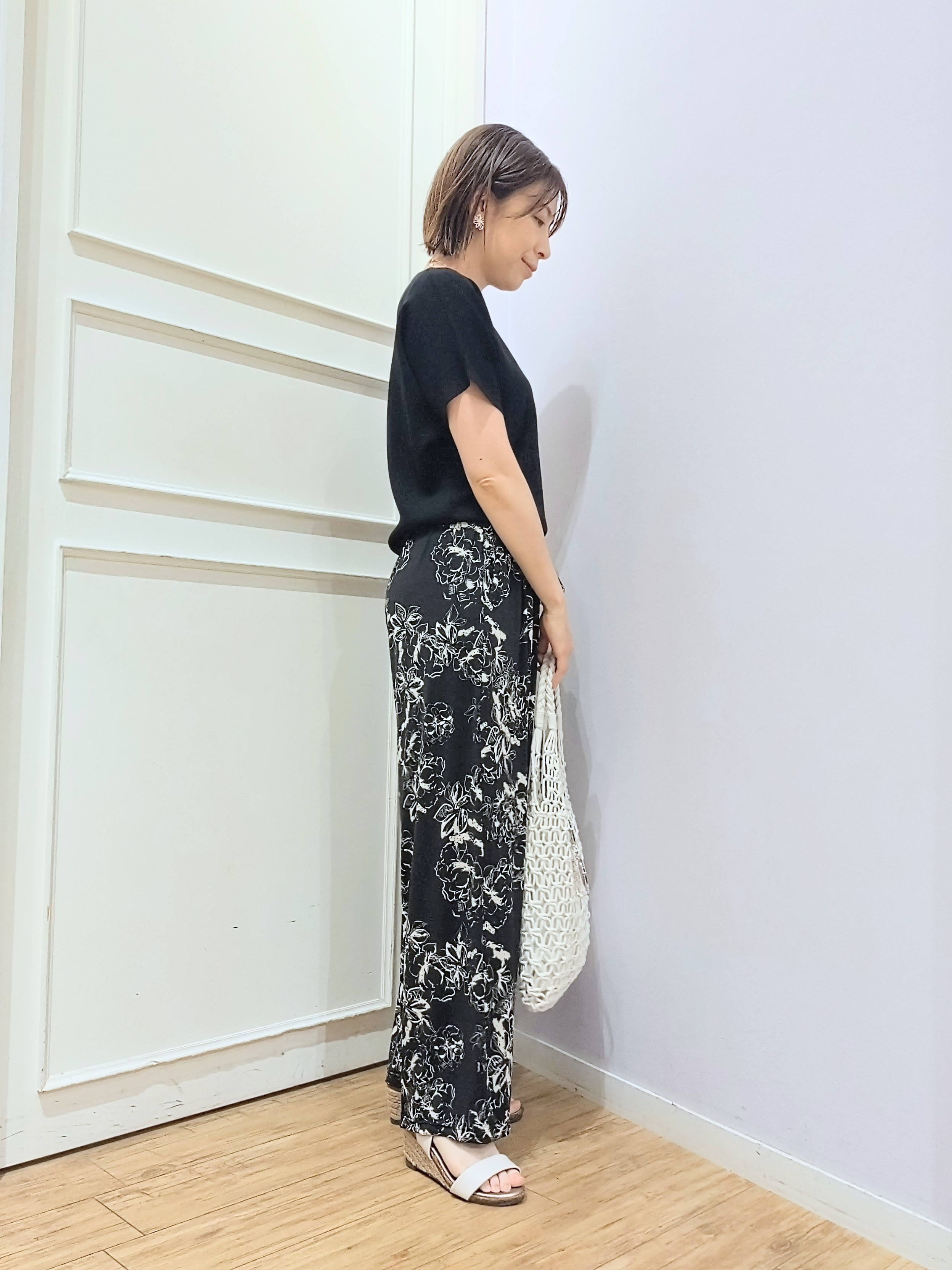 miomioさんの「SHOO･LA･RUE｜【毎日洗える/ひんやり/UV】二の腕隠れる さらっとドルマン半袖ニット」を使ったコーディネート