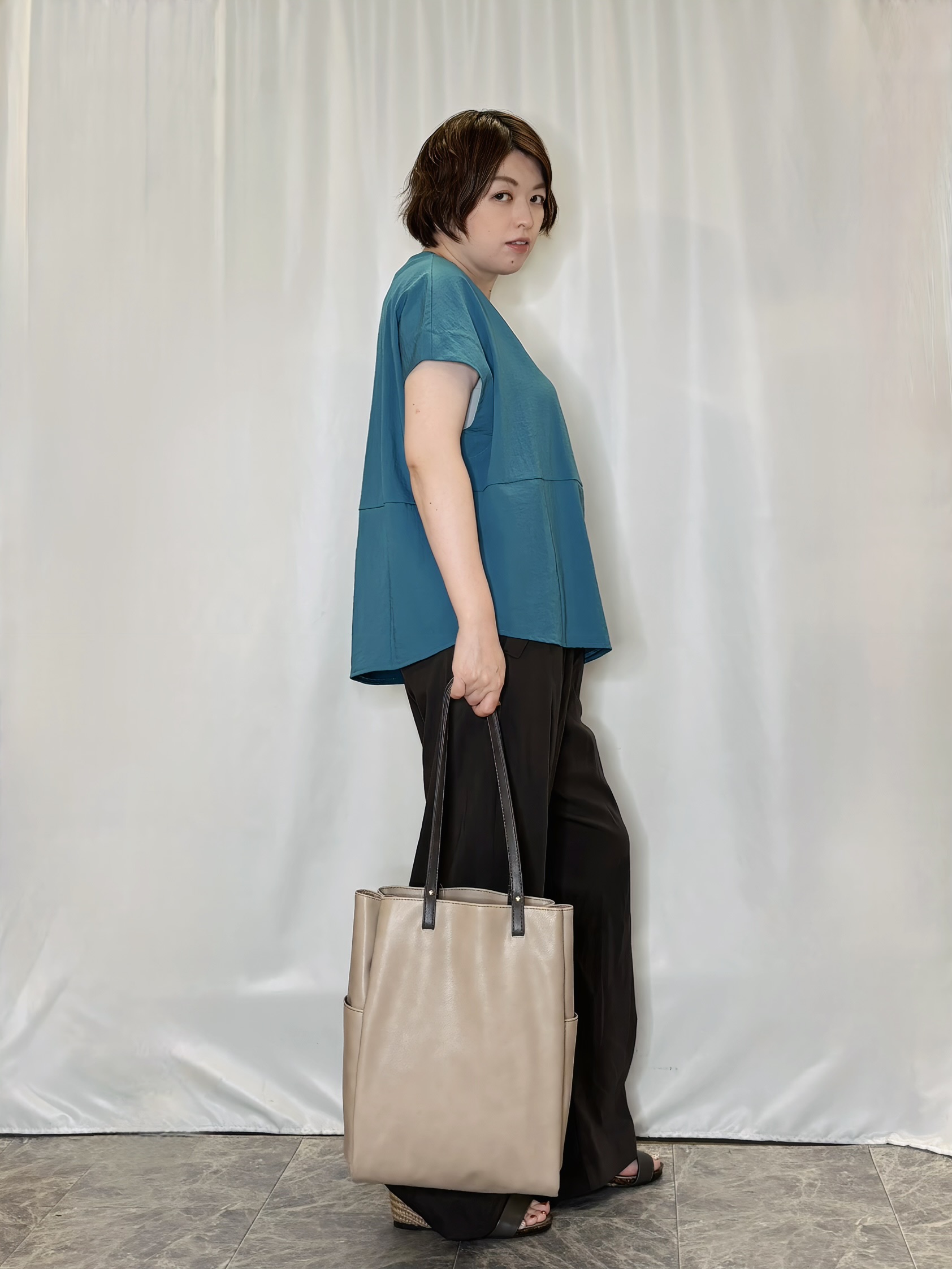 たみさんの「SHOO･LA･RUE｜【洗濯機可/セットアップ可】軽凛(かろりん) シンプル上品 ひんやり切替コクーントップス」を使ったコーディネート