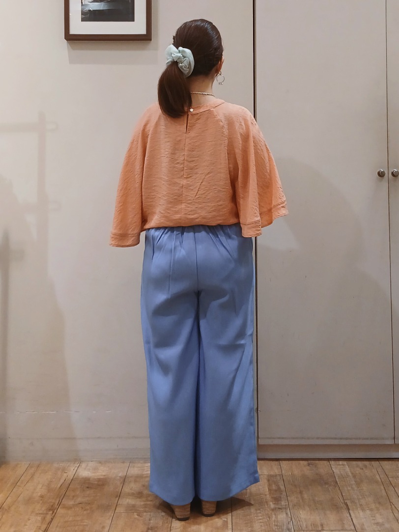 Riranさんの「SHOO･LA･RUE｜【ひんやり/S-LL/洗濯機可】体型カバー ふんわりスラブポンチョ風ブラウス」を使ったコーディネート