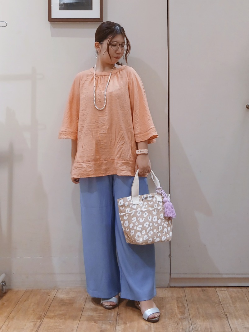 Riranさんの「SHOO･LA･RUE｜【ひんやり/S-LL/洗濯機可】体型カバー ふんわりスラブポンチョ風ブラウス」を使ったコーディネート