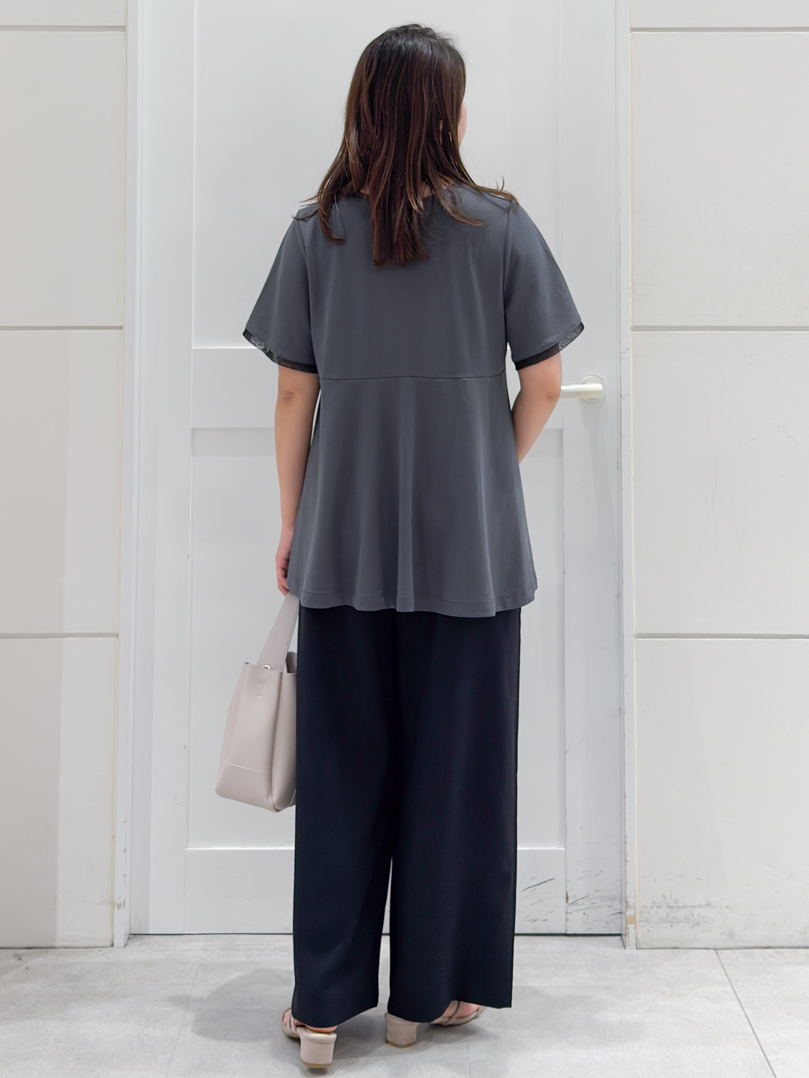 yuka.aさんの「OPAQUE.CLIP｜【UVケア／接触冷感】スーパーアイス 袖チュールペプラムカットソー《洗濯機OK》」を使ったコーディネート
