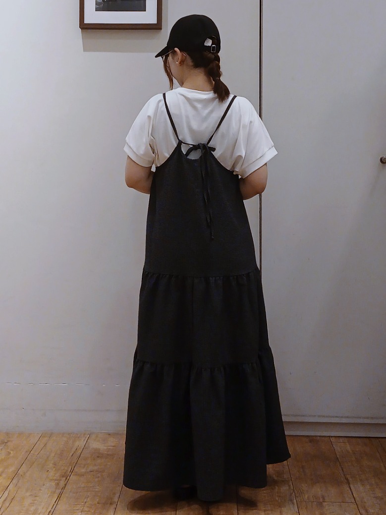 Riranさんの「SHOO･LA･RUE｜【汗じみ防止/ひんやり/体型カバー】真夏の味方。 汗じみが気になりにくい 大人の刺繍ロゴTシャツ」を使ったコーディネート