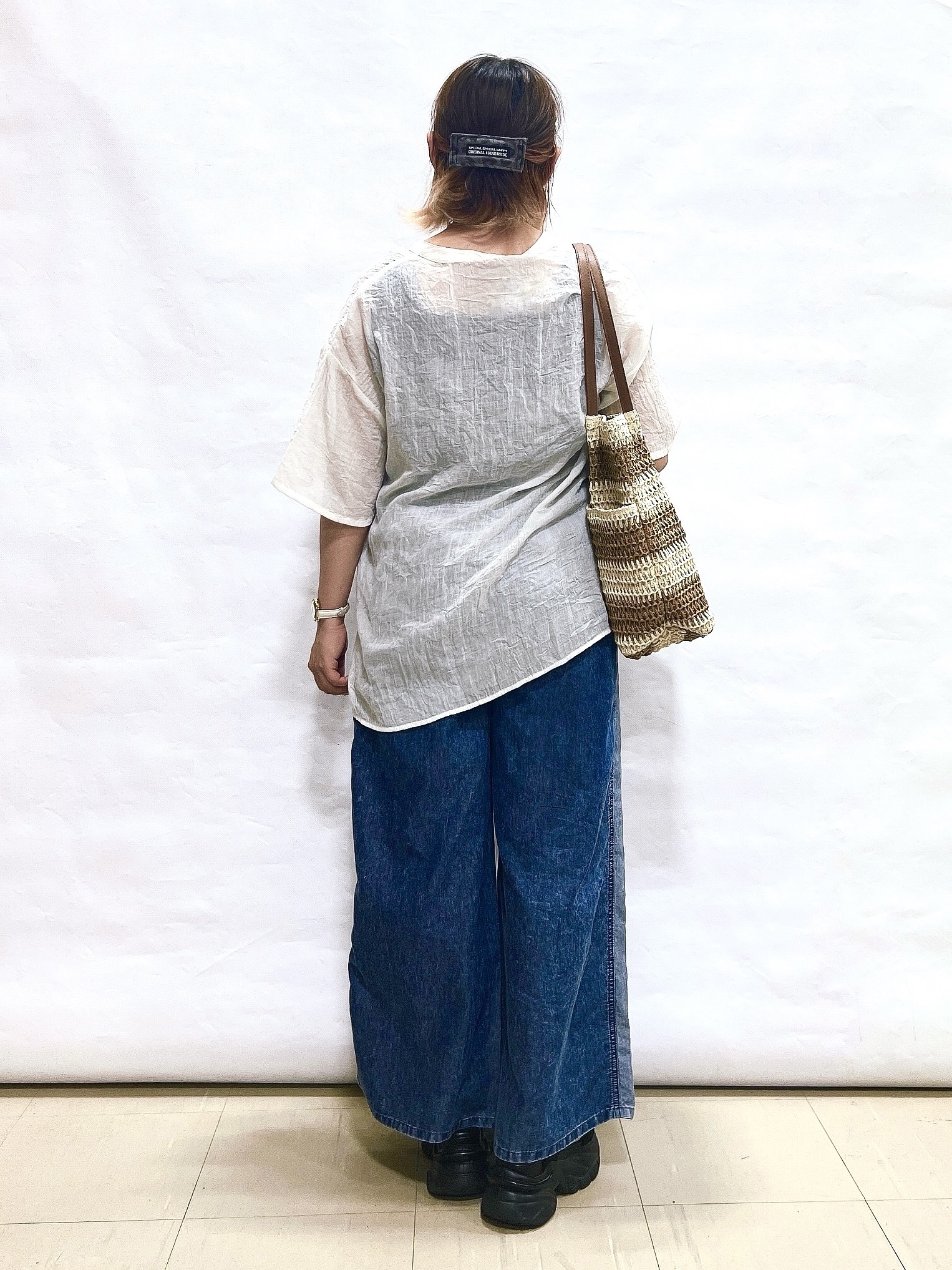 YUIさんの「SHOO･LA･RUE｜フロントフリル シアーワッシャーブラウス」を使ったコーディネート