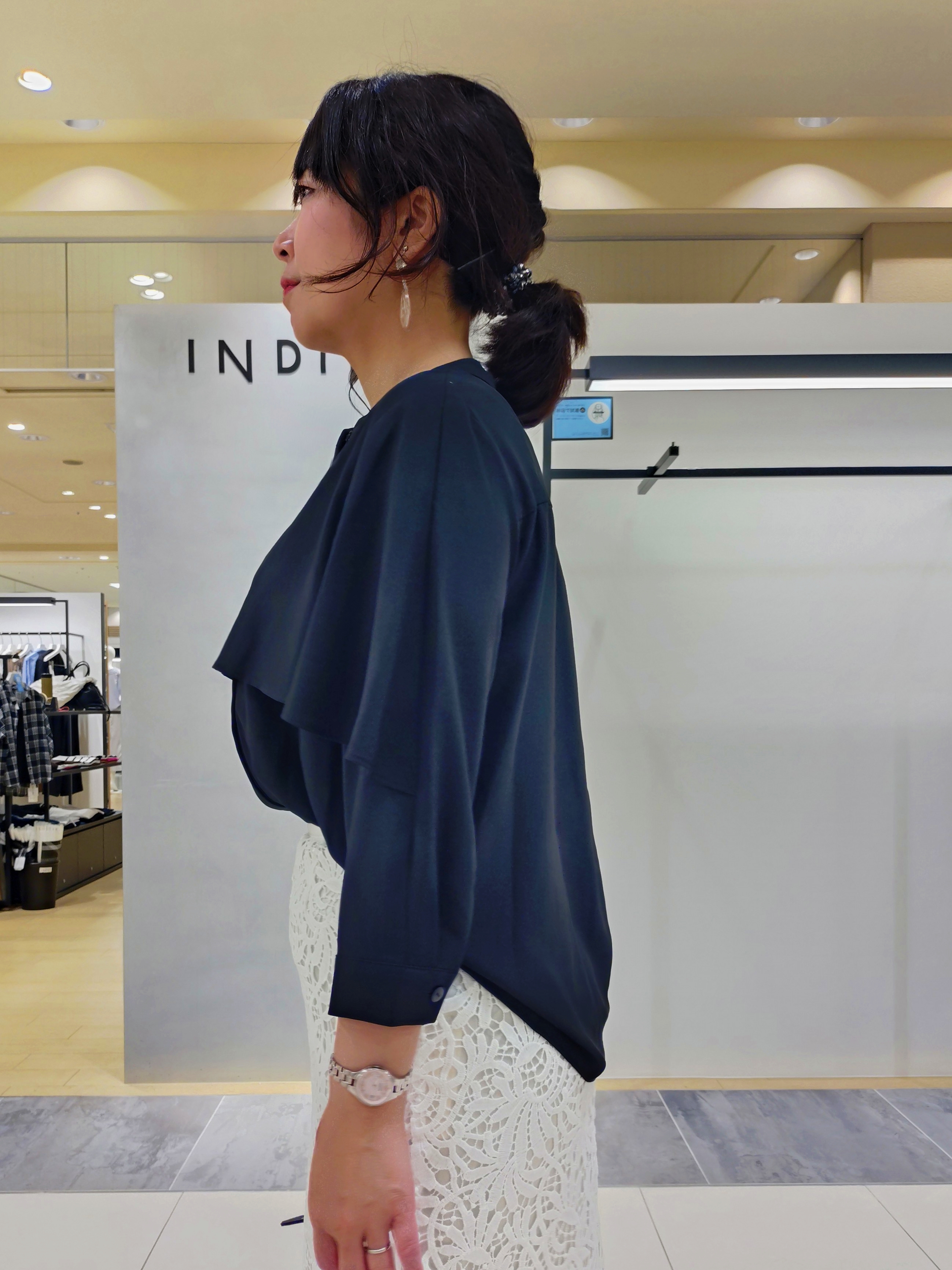 TOMOMIさんの「INDIVI｜【新作登場！着る日傘】 ダブルジャケット」を使ったコーディネート