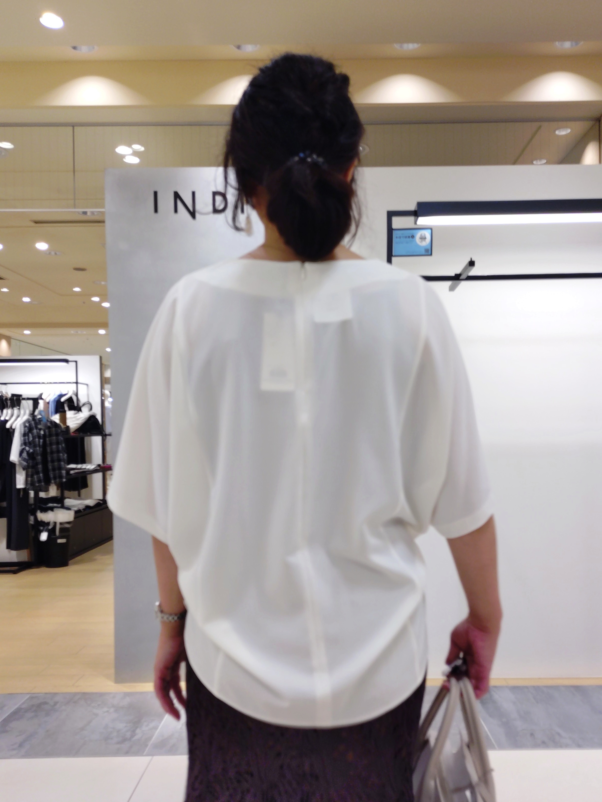 TOMOMIさんの「INDIVI｜【着る日傘】ドルマントップス」を使ったコーディネート