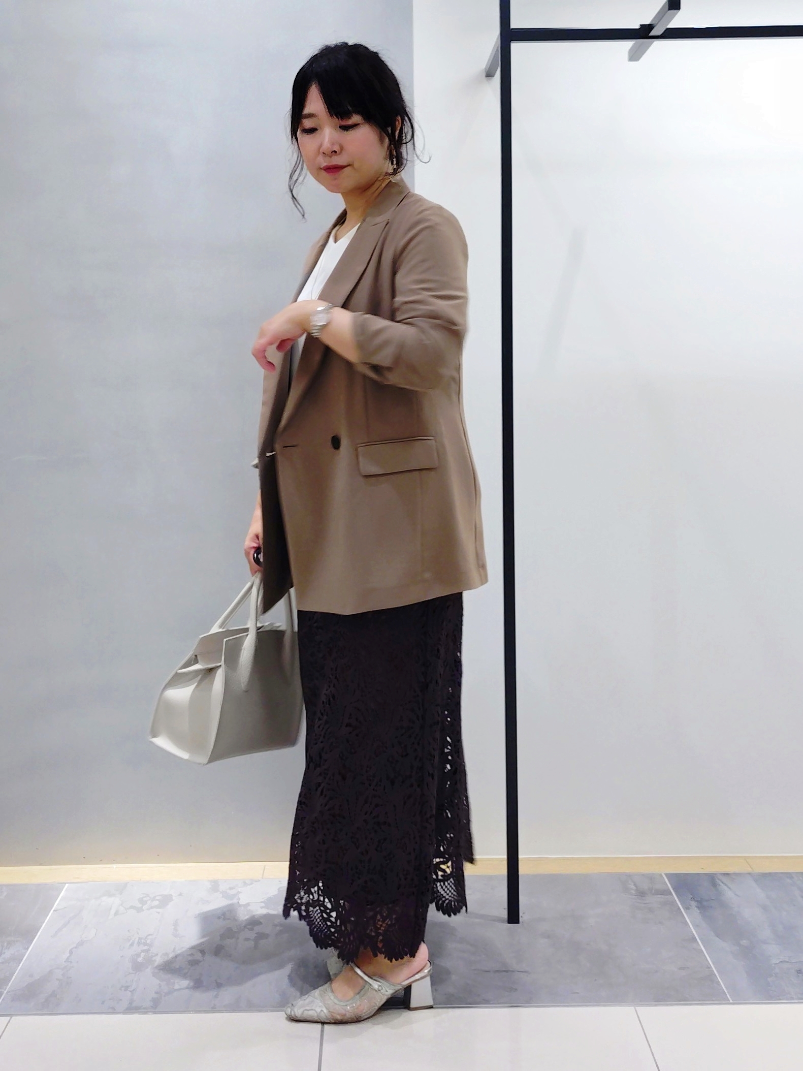 TOMOMIさんの「INDIVI｜【着る日傘】ドルマントップス」を使ったコーディネート