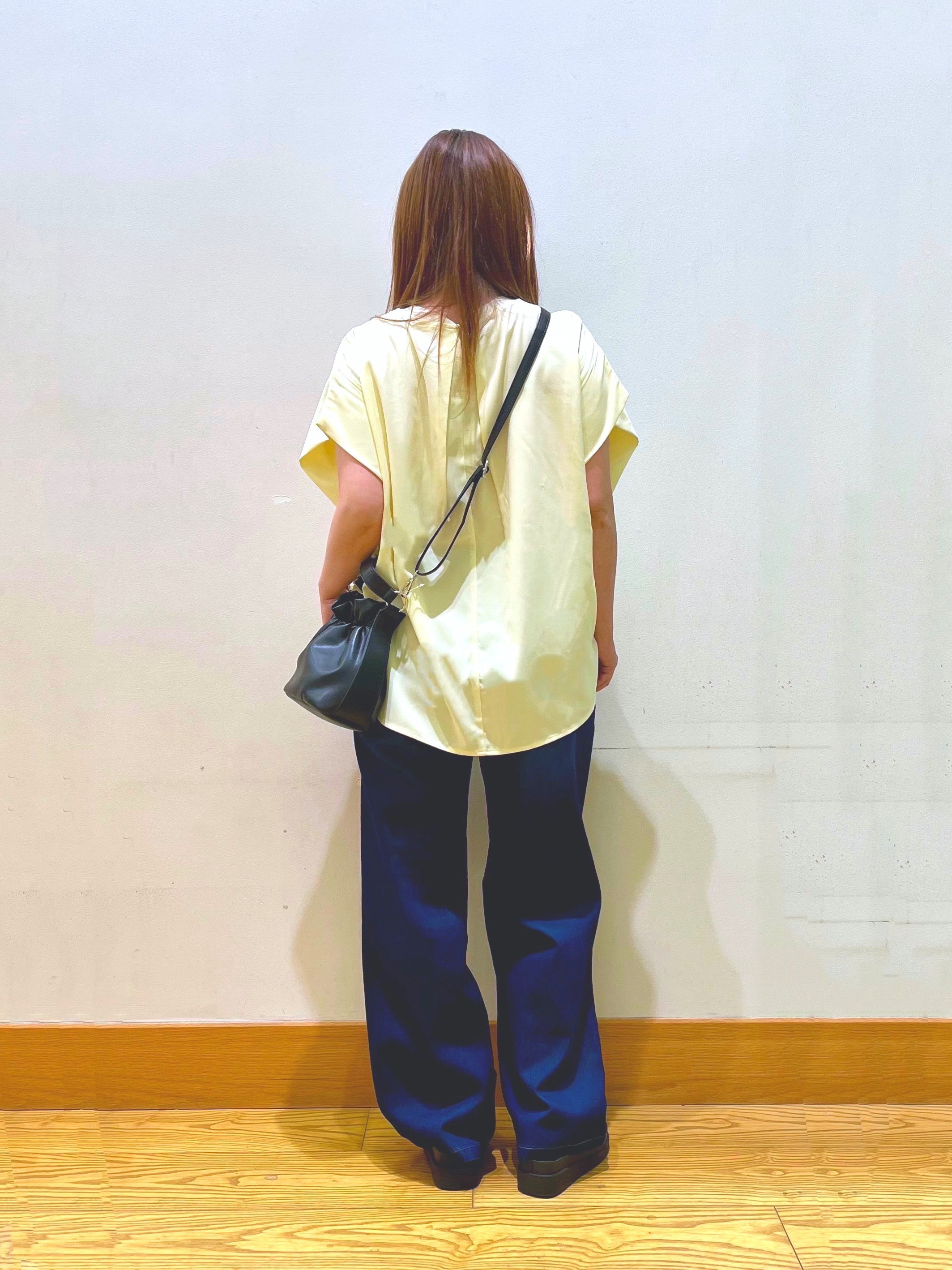 ゆっきーさんの「SHOO･LA･RUE｜【洗濯機可/体型カバー】インせずこなれる ふんわり裾バルーントップス」を使ったコーディネート