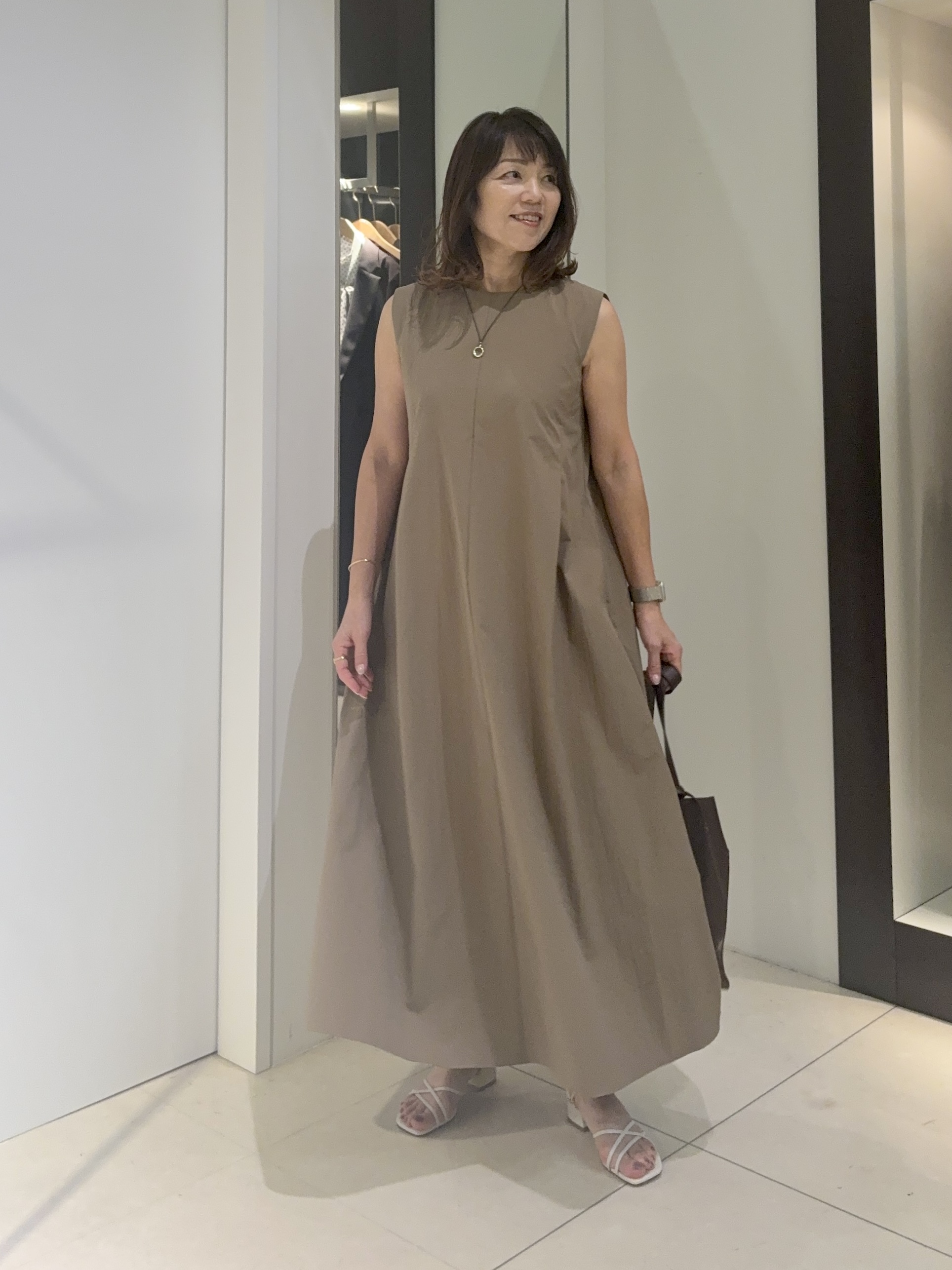 tomoさんの「UNTITLED｜【接触冷感/UVカット/吸水速乾】Aラインロングワンピース」を使ったコーディネート