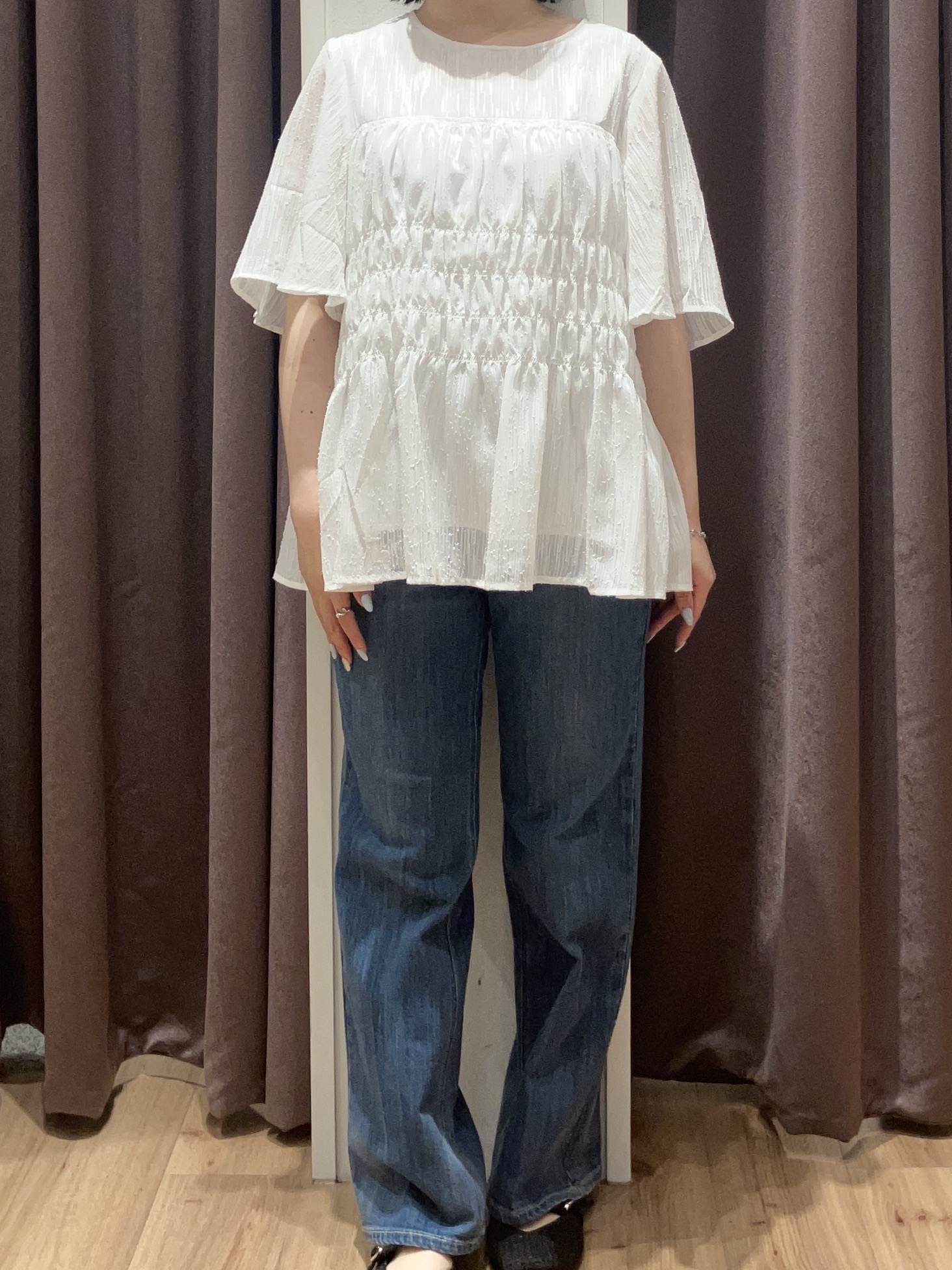 みちゃさんの「grove｜【二の腕・体型カバー】軽やかシャーリングブラウス」を使ったコーディネート