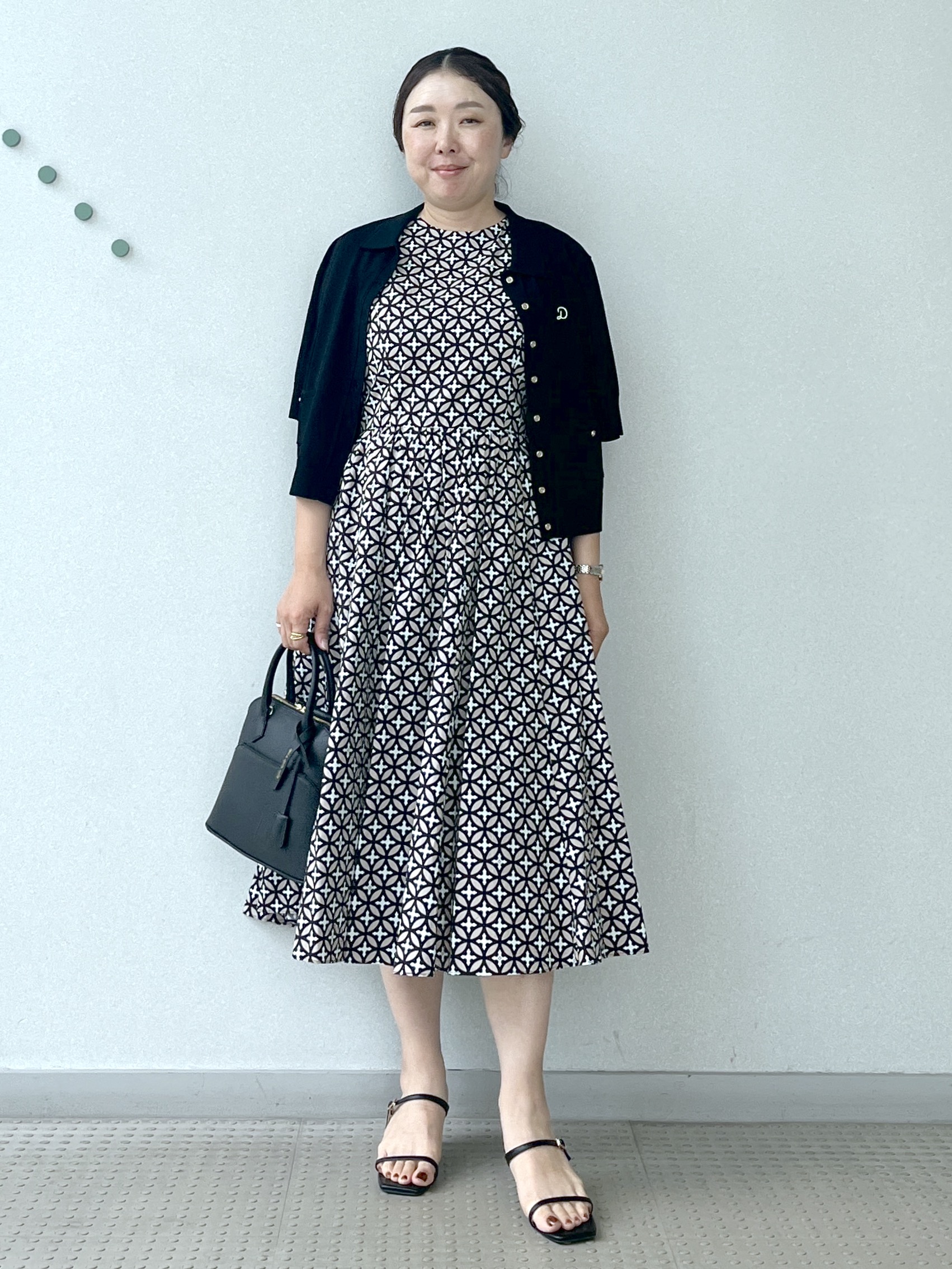 Soeさんの「DRESSTERIOR｜UV接触冷感シアーカーディガン」を使ったコーディネート