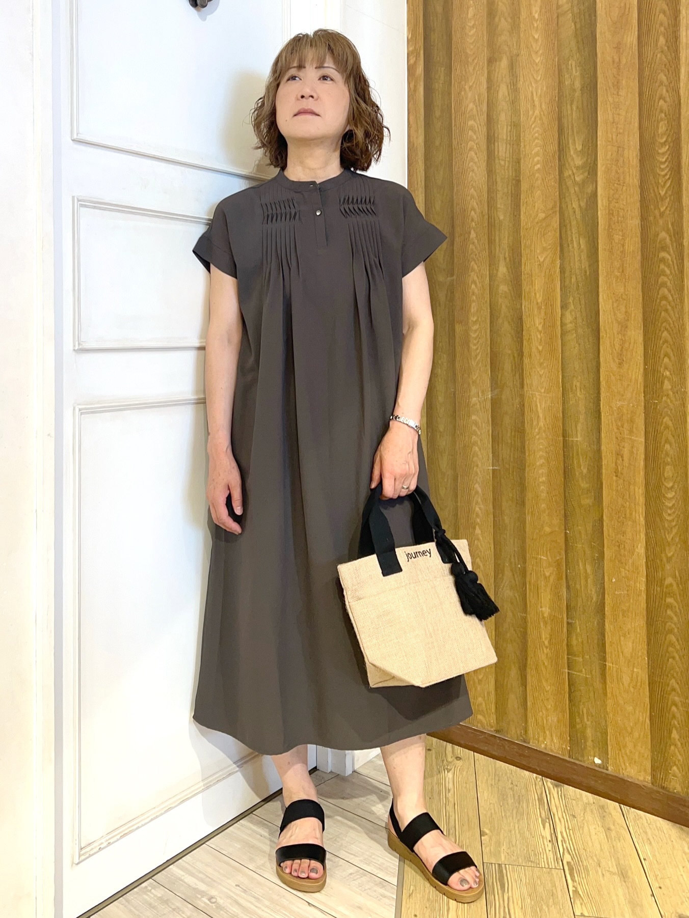 yuriyuriさんの「SHOO･LA･RUE｜【S-LL/洗濯機可】ピンタックデザインがサマ見え Aラインワンピース」を使ったコーディネート