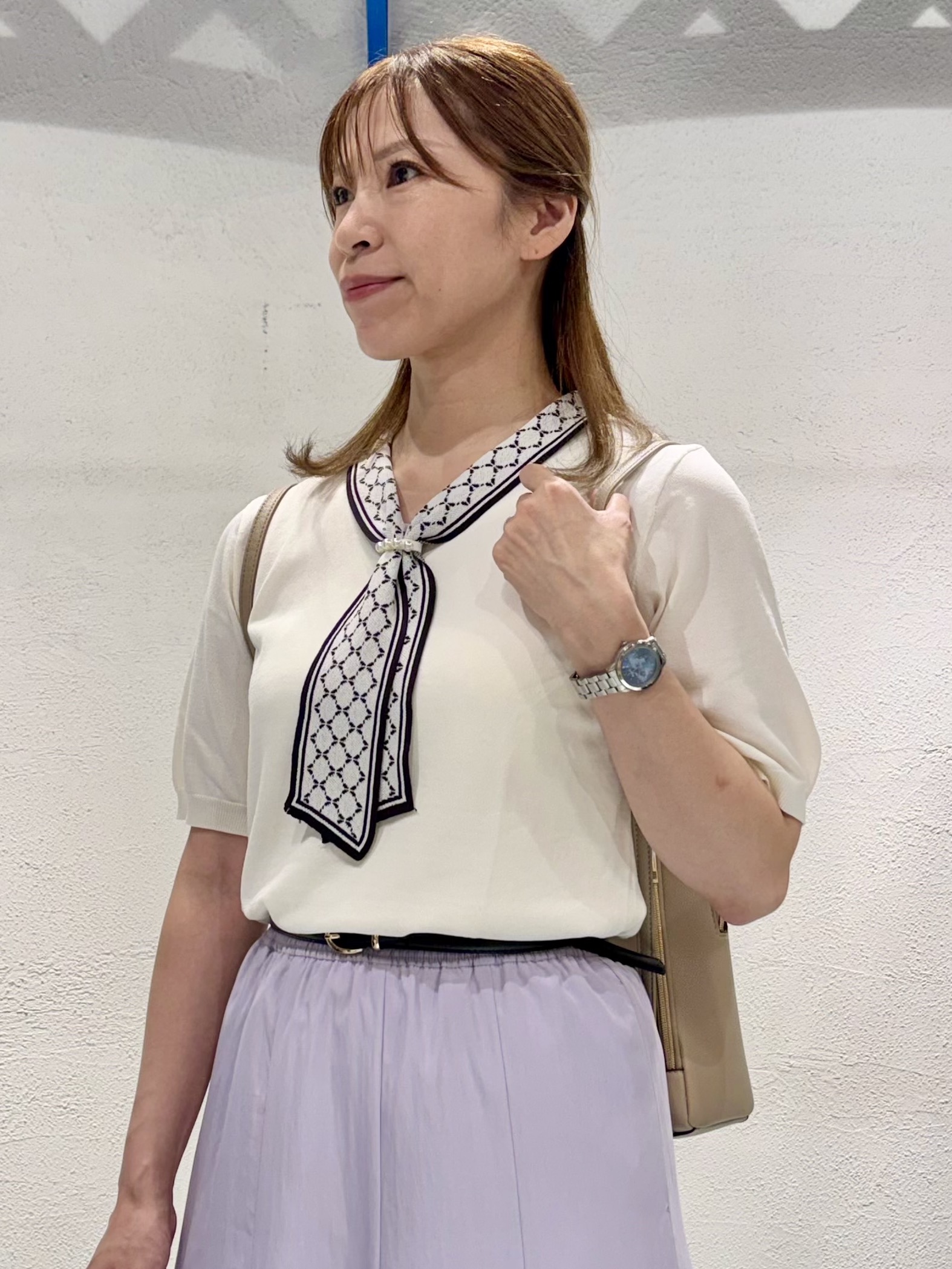 さち。さんの「grove｜【大人気アイテム5分袖で登場！】スカーフ柄ボウタイ五分袖ニットプルオーバ―」を使ったコーディネート