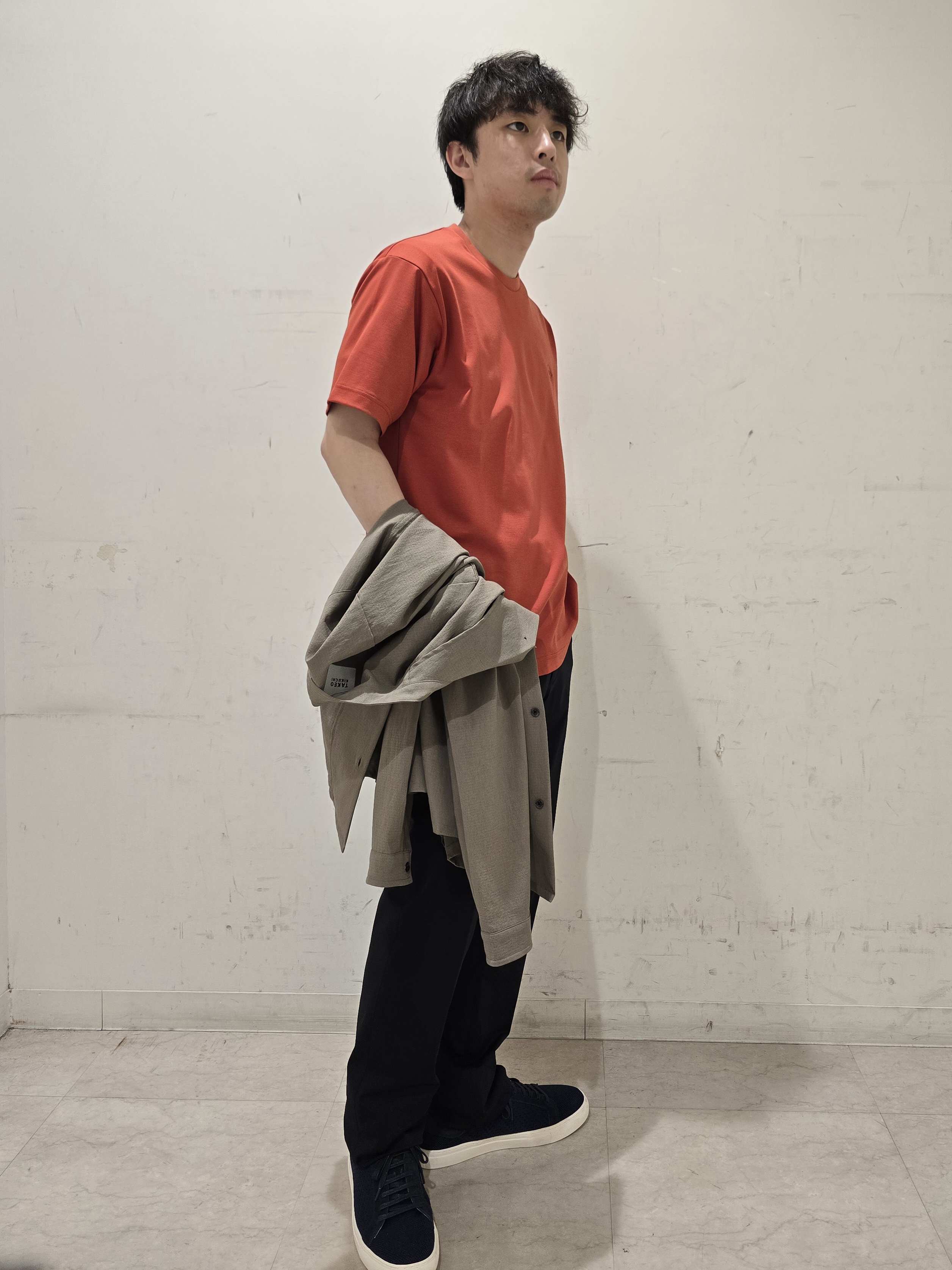 白木駆さんの「TAKEO KIKUCHI｜ワンストローク刺繍 半袖 Tシャツ」を使ったコーディネート
