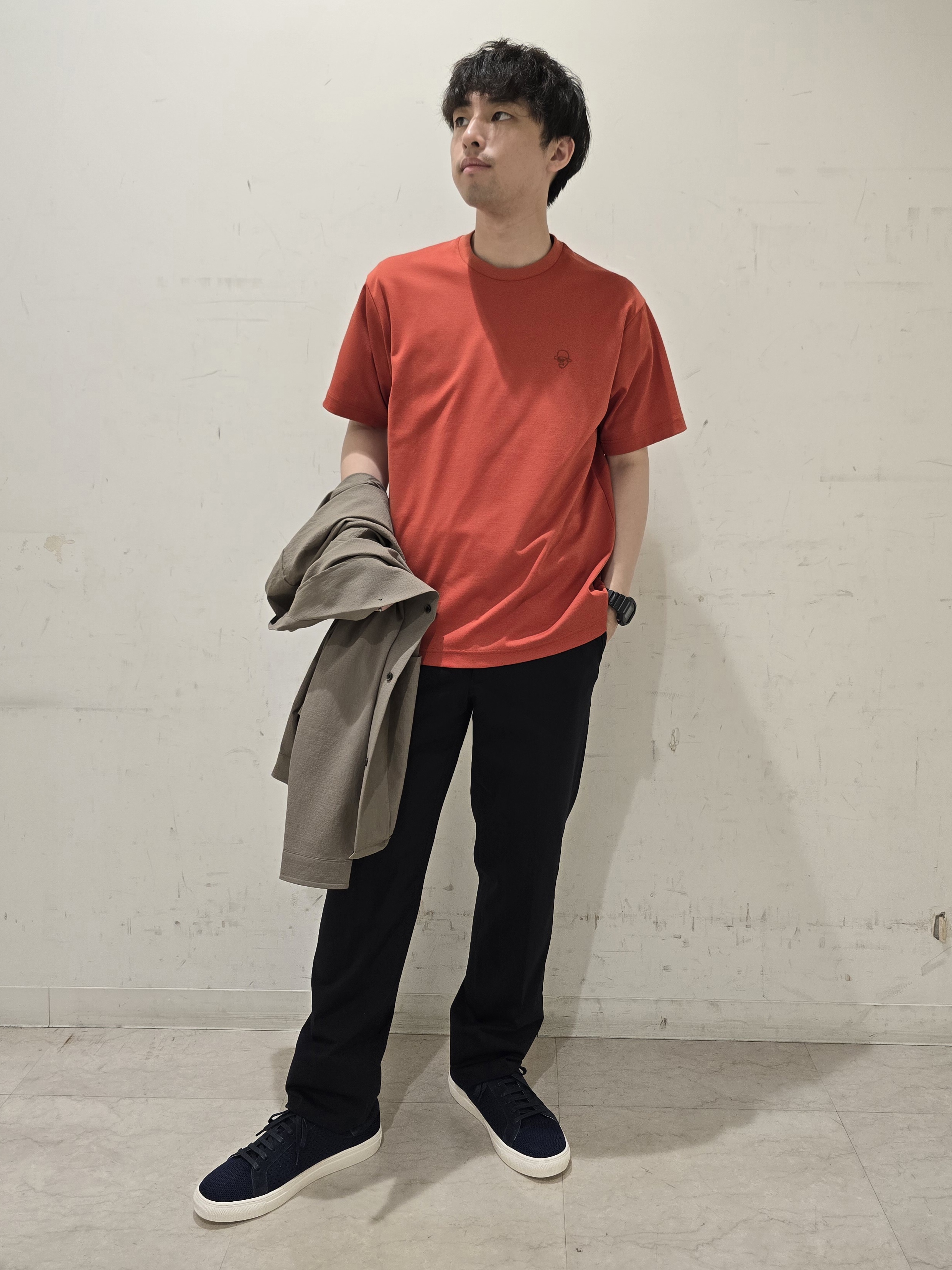 白木駆さんの「TAKEO KIKUCHI｜ワンストローク刺繍 半袖 Tシャツ」を使ったコーディネート
