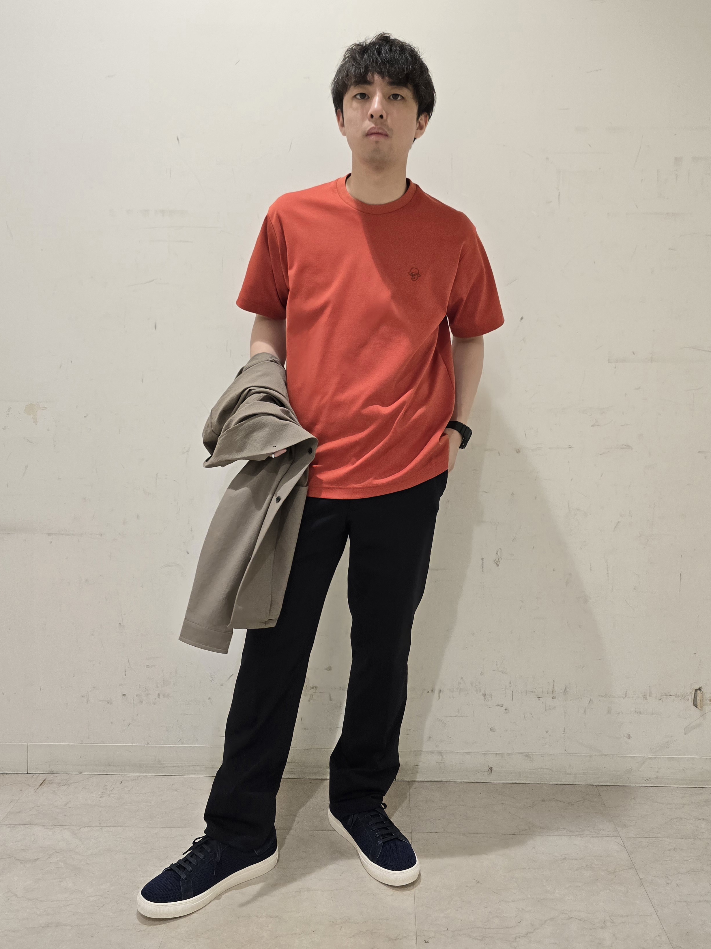 白木駆さんの「TAKEO KIKUCHI｜ワンストローク刺繍 半袖 Tシャツ」を使ったコーディネート