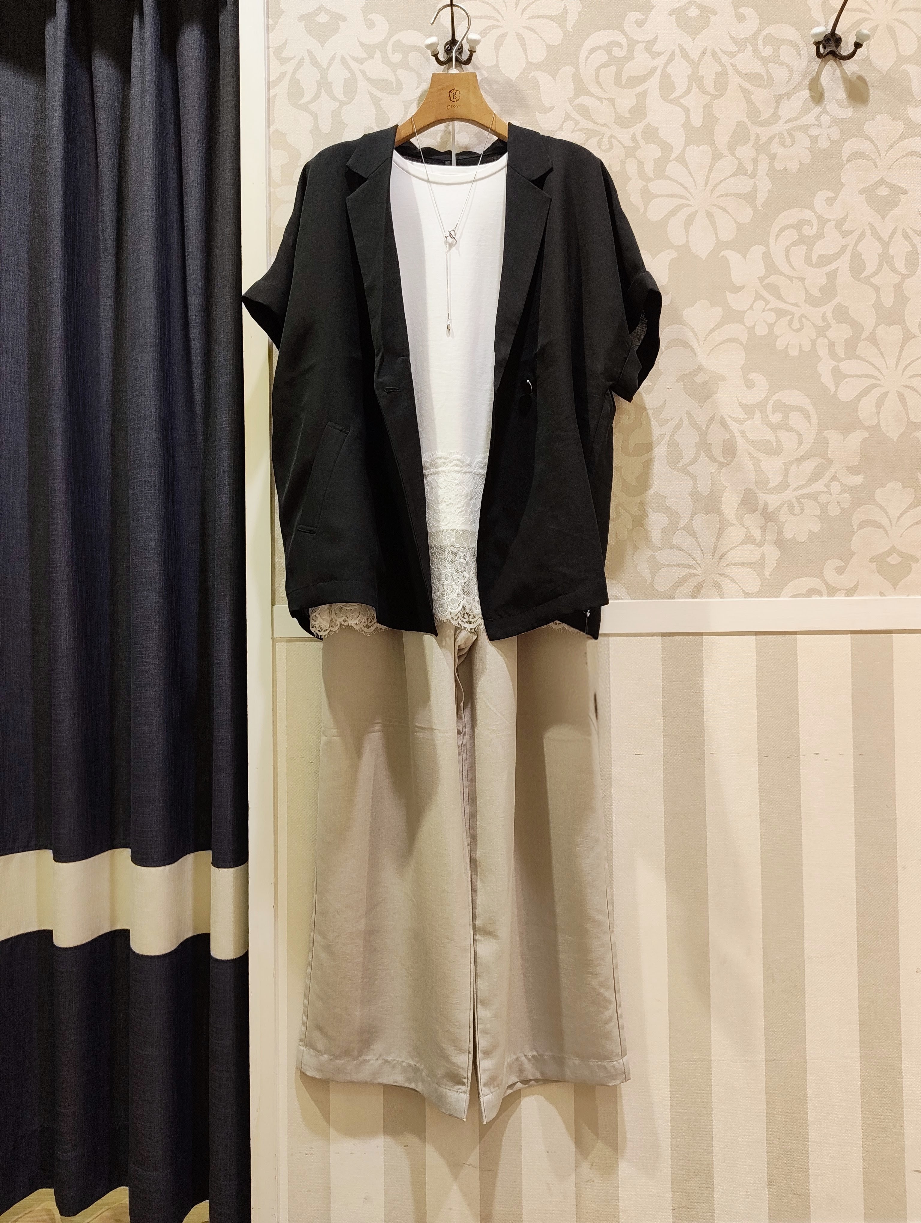 milkaさんの「grove｜【持続冷感/SET UP可】ひんやりポンチシリーズ／裾レースドルマンカットソー」を使ったコーディネート
