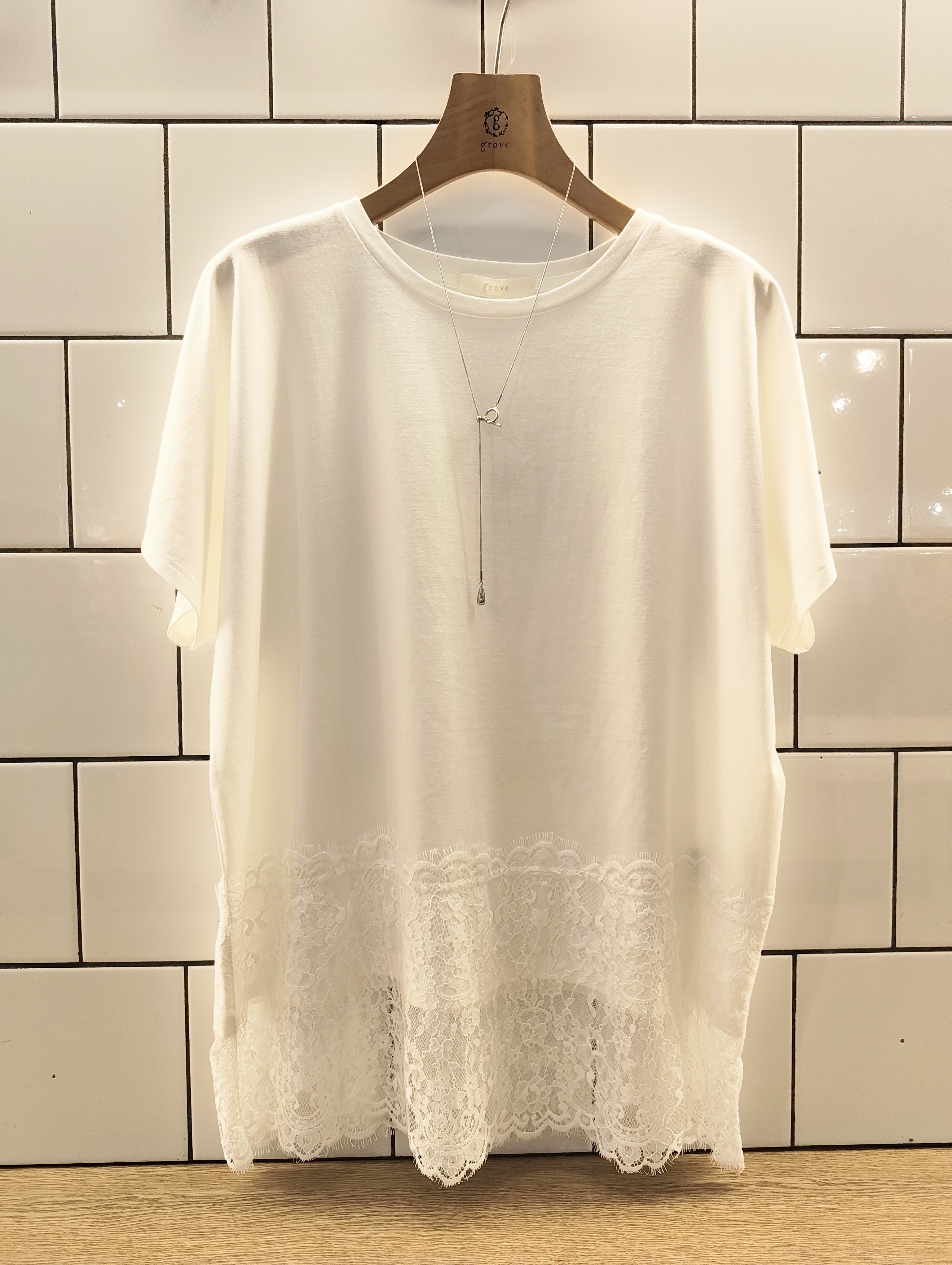 milkaさんの「grove｜【持続冷感/SET UP可】ひんやりポンチシリーズ／裾レースドルマンカットソー」を使ったコーディネート