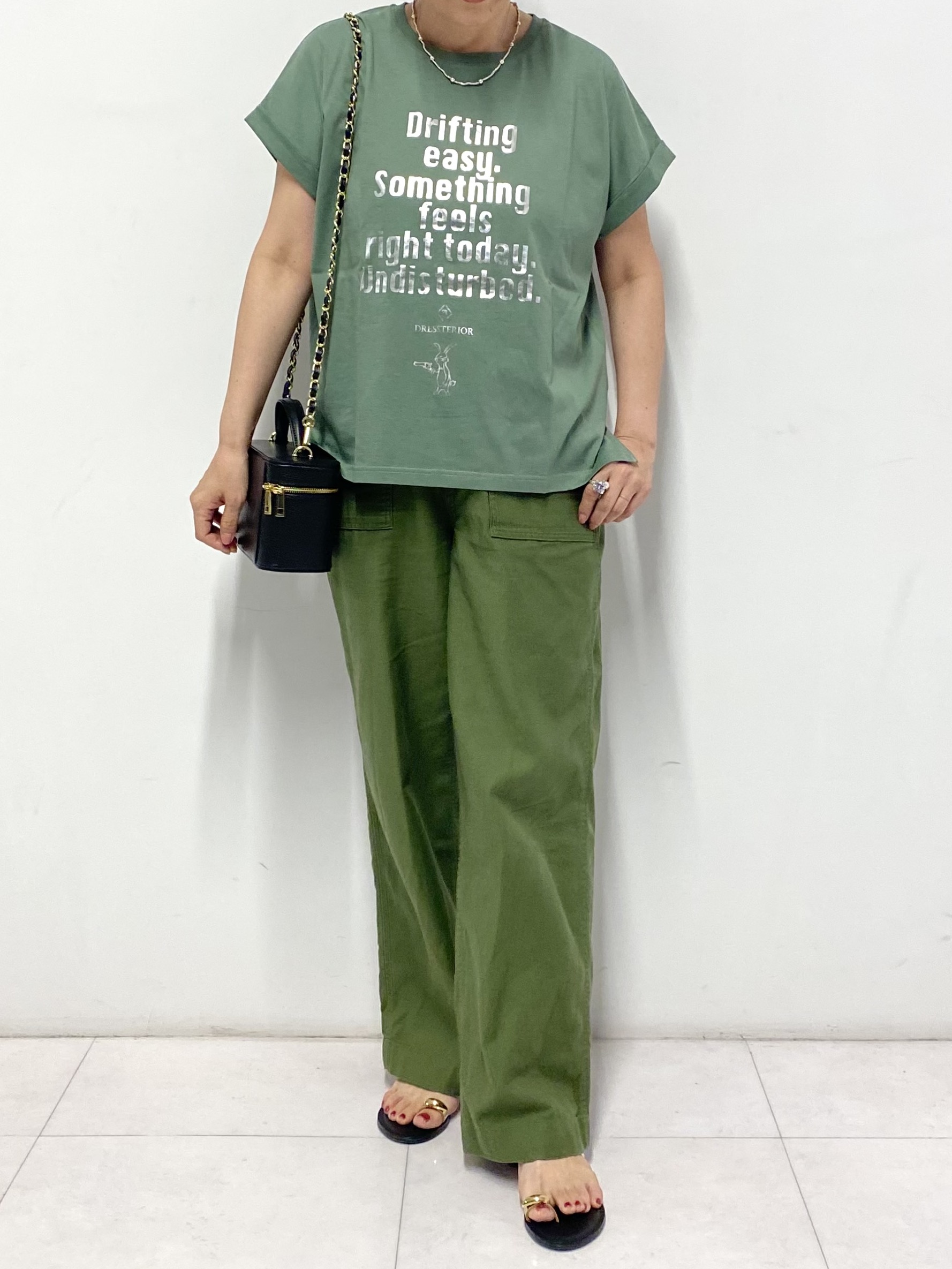 Sawaguchiさんの「DRESSTERIOR｜◆【箔ロゴ】箔プリントドルマンスリーブ Tシャツ」を使ったコーディネート