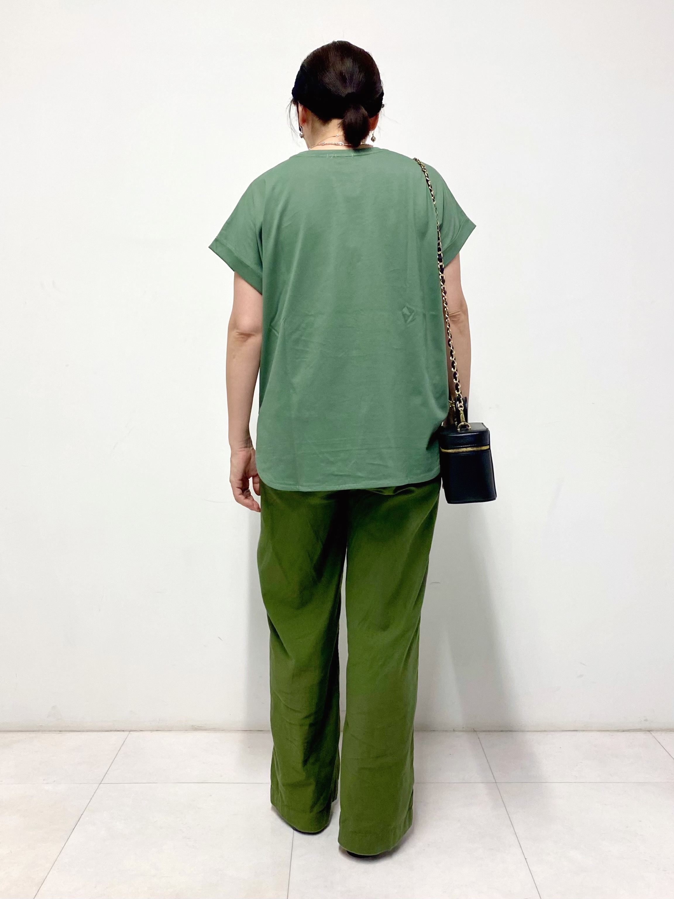 Sawaguchiさんの「DRESSTERIOR｜◆【箔ロゴ】箔プリントドルマンスリーブ Tシャツ」を使ったコーディネート