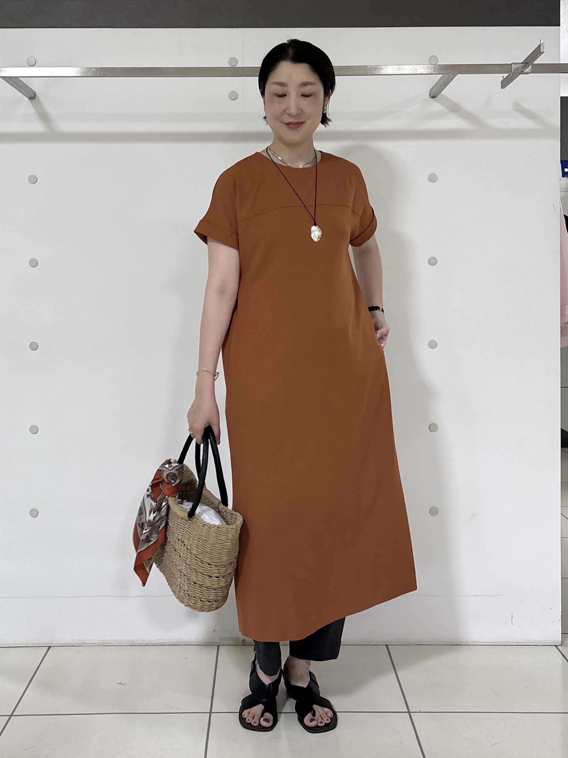 yuriさんの「INDIVI｜【華奢見え】ベルト付きナローワンピース」を使ったコーディネート