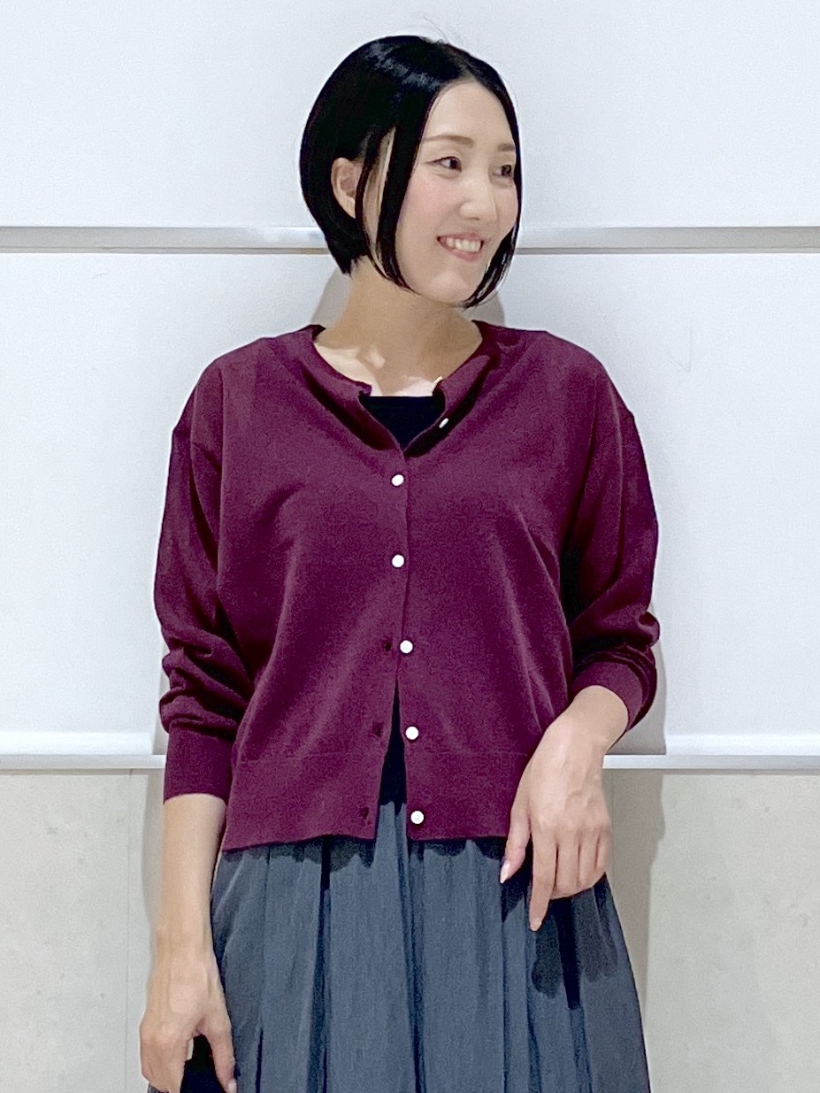 eriko さんの「Dessin｜ペーパータッチ クルーネックカーディガン」を使ったコーディネート