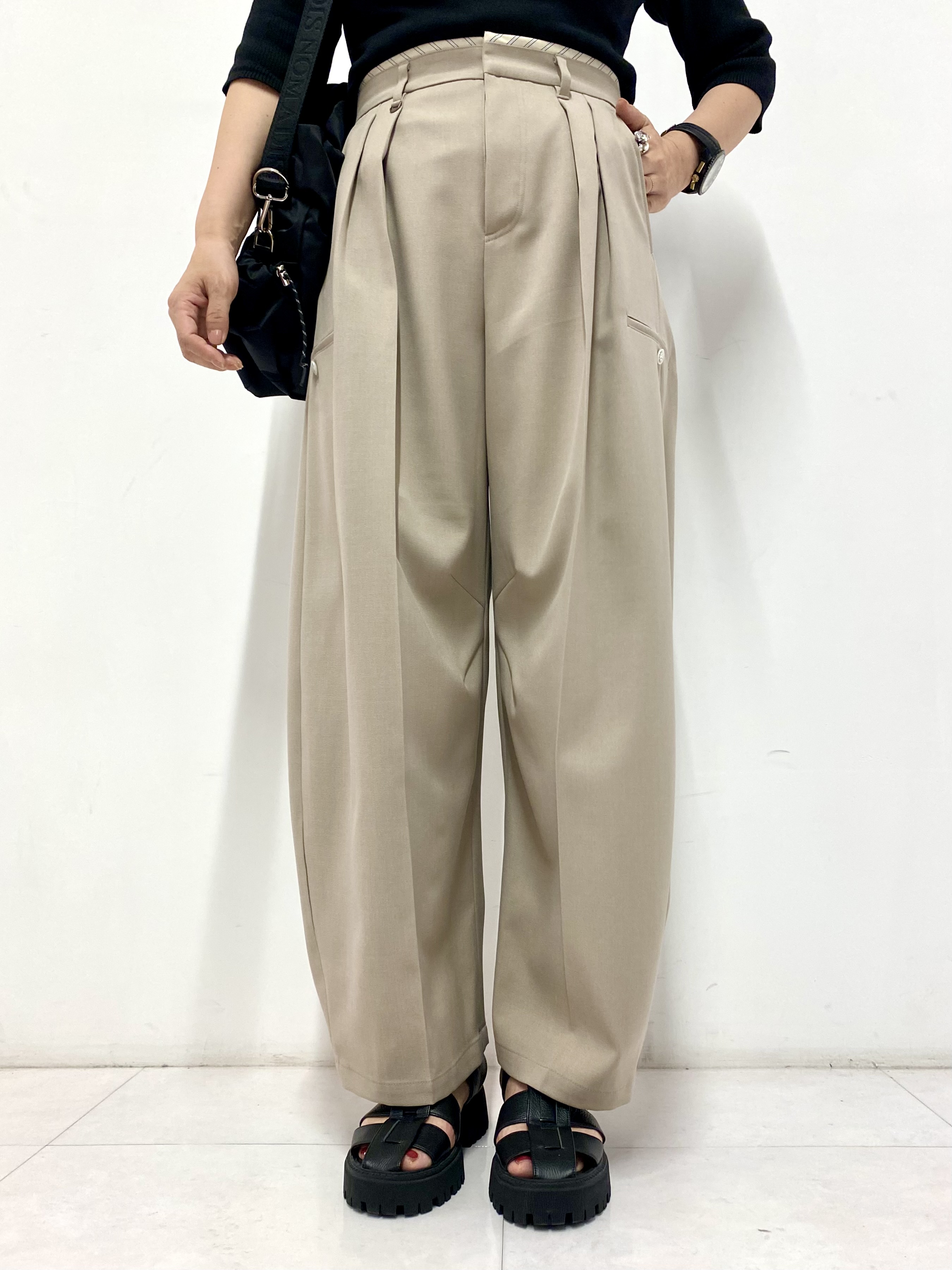 Sawaguchiさんの「DRESSTERIOR｜【接触冷感】クールタッチカットハーフスリーブプルオーバー」を使ったコーディネート