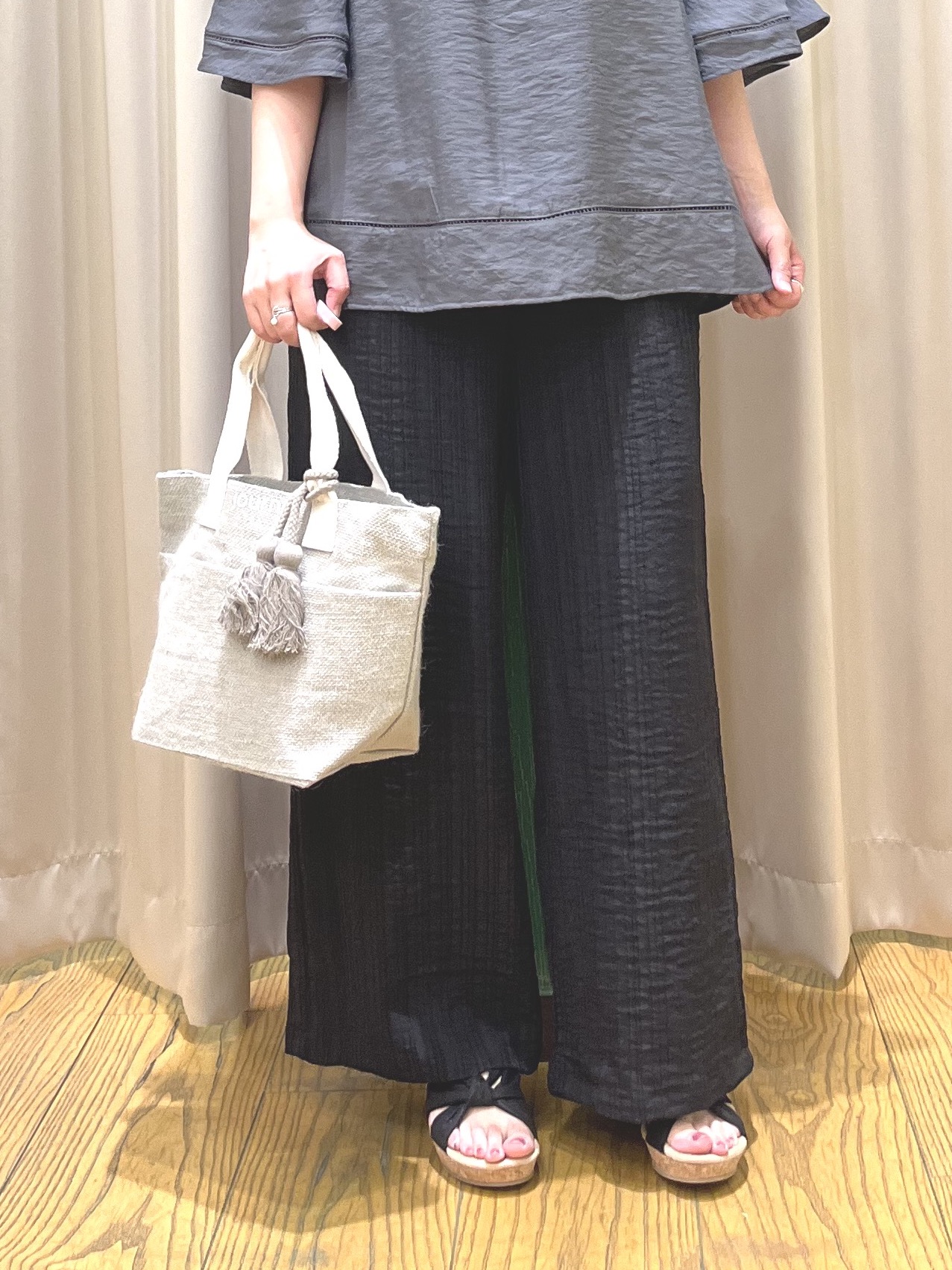 ゆっきーさんの「SHOO･LA･RUE｜【ひんやり/S-LL/洗濯機可】体型カバー ふんわりスラブポンチョ風ブラウス」を使ったコーディネート
