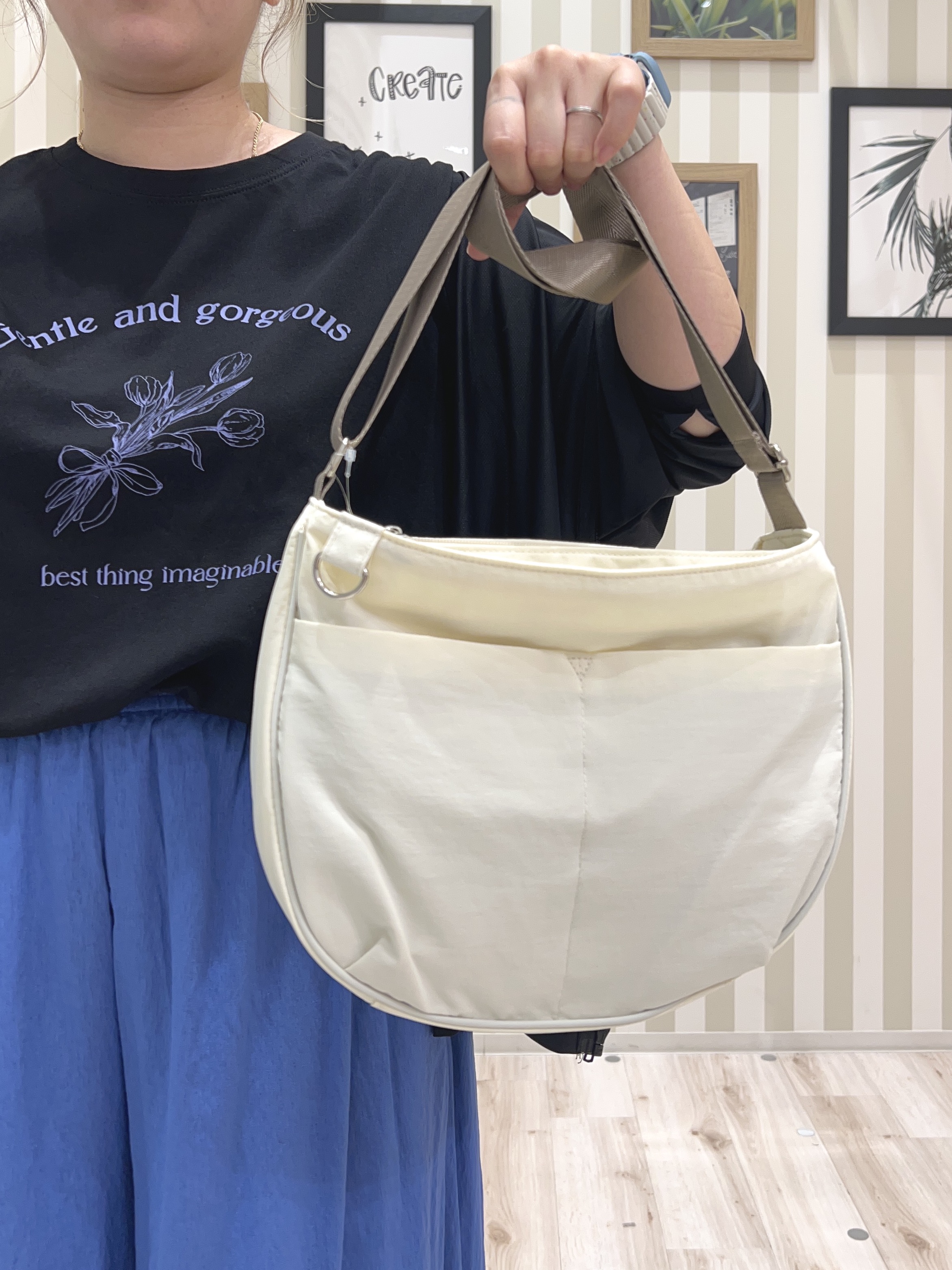 mさんの「SHOO･LA･RUE｜【ひんやり/UV/S-LL/洗濯機可】手の甲から首元まで隠れる 指穴つき ドルマンパーカー」を使ったコーディネート