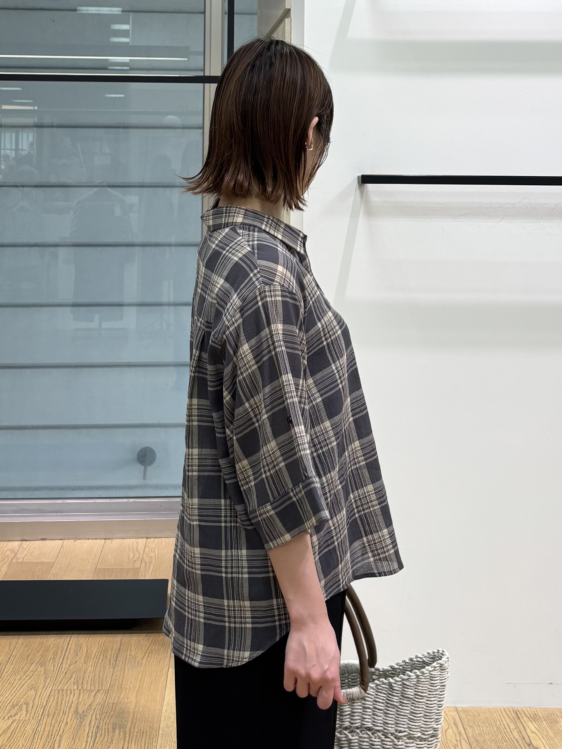 asamiさんの「INDIVI｜【透け感／2WAY】袖アレンジ チェックシャツ」を使ったコーディネート