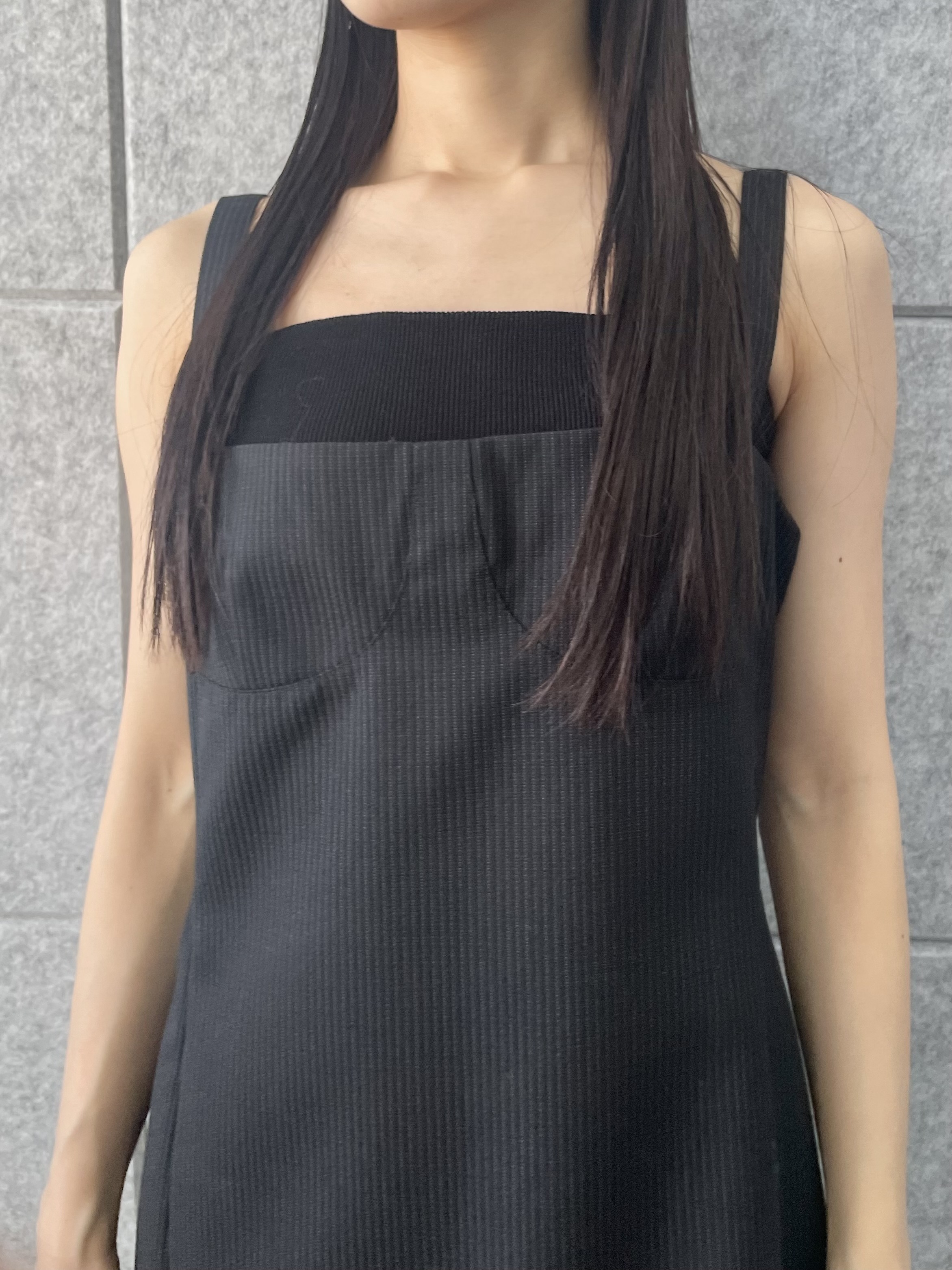 丸山加奈子さんの「CODE A｜satin slit flare skirt」を使ったコーディネート