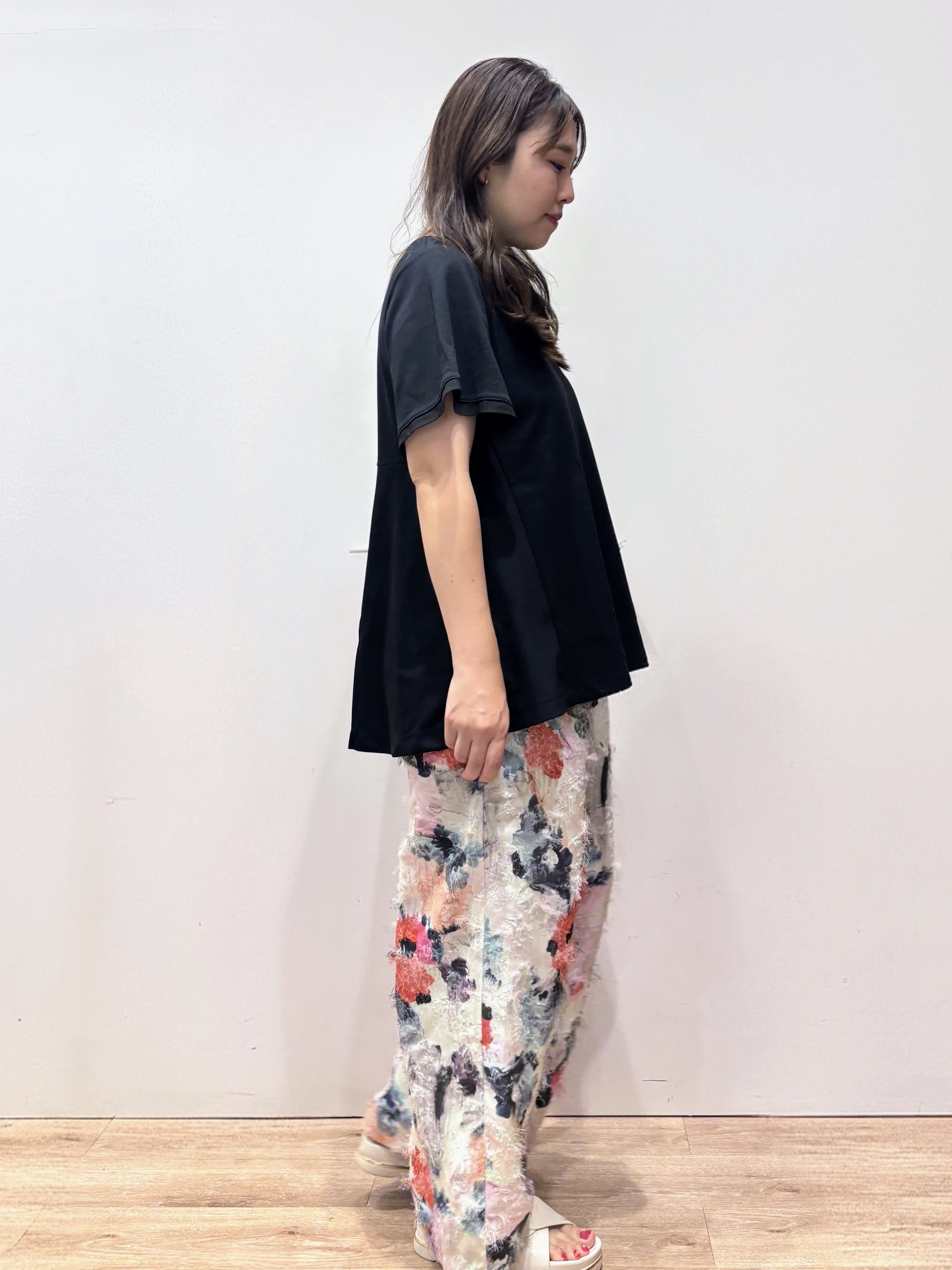 m1117さんの「OPAQUE.CLIP｜【UV／接触冷感】スーパーアイス着る冷感 袖チュールペプラムカットソー《洗濯機OK》」を使ったコーディネート