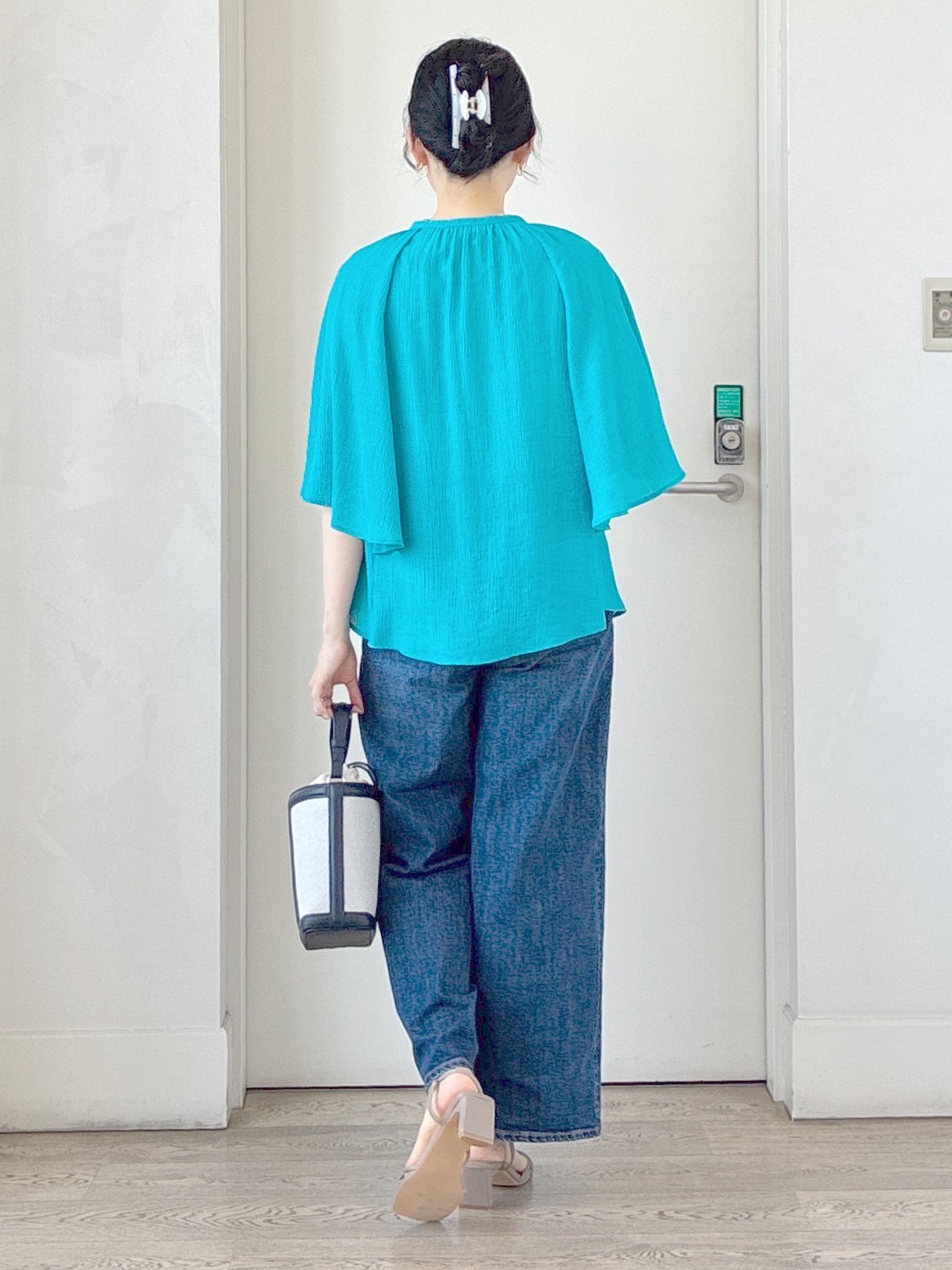  beni_gingerさんの「Reflect｜ドビーストライプケープスリーブブラウス」を使ったコーディネート