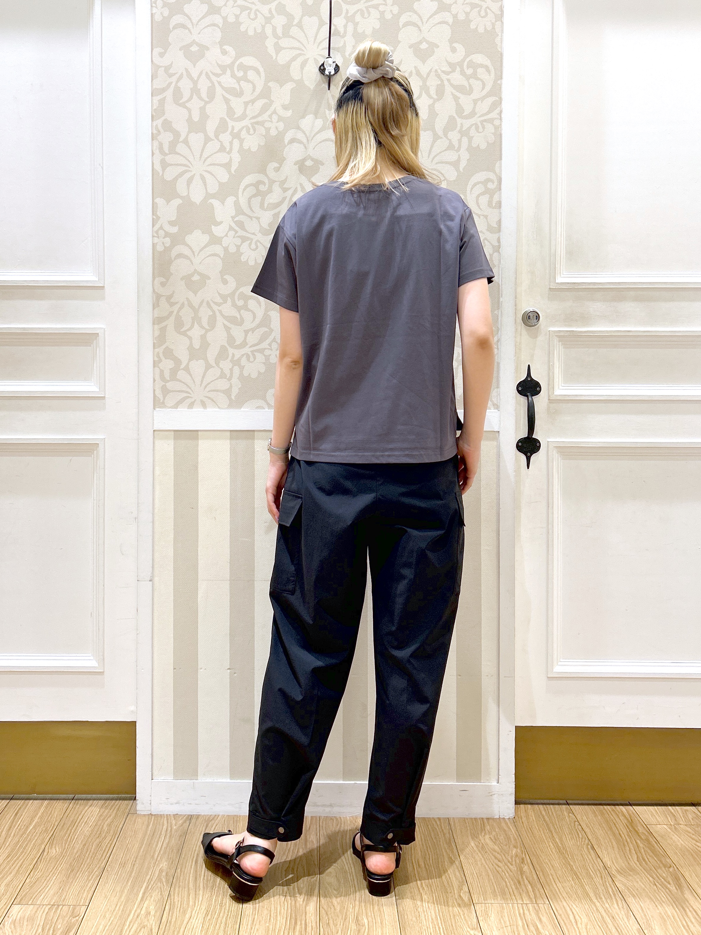 望 愛さんの「grove｜【遮熱／吸水速乾／接触冷感／UVカット】ベーシックロゴTシャツ」を使ったコーディネート