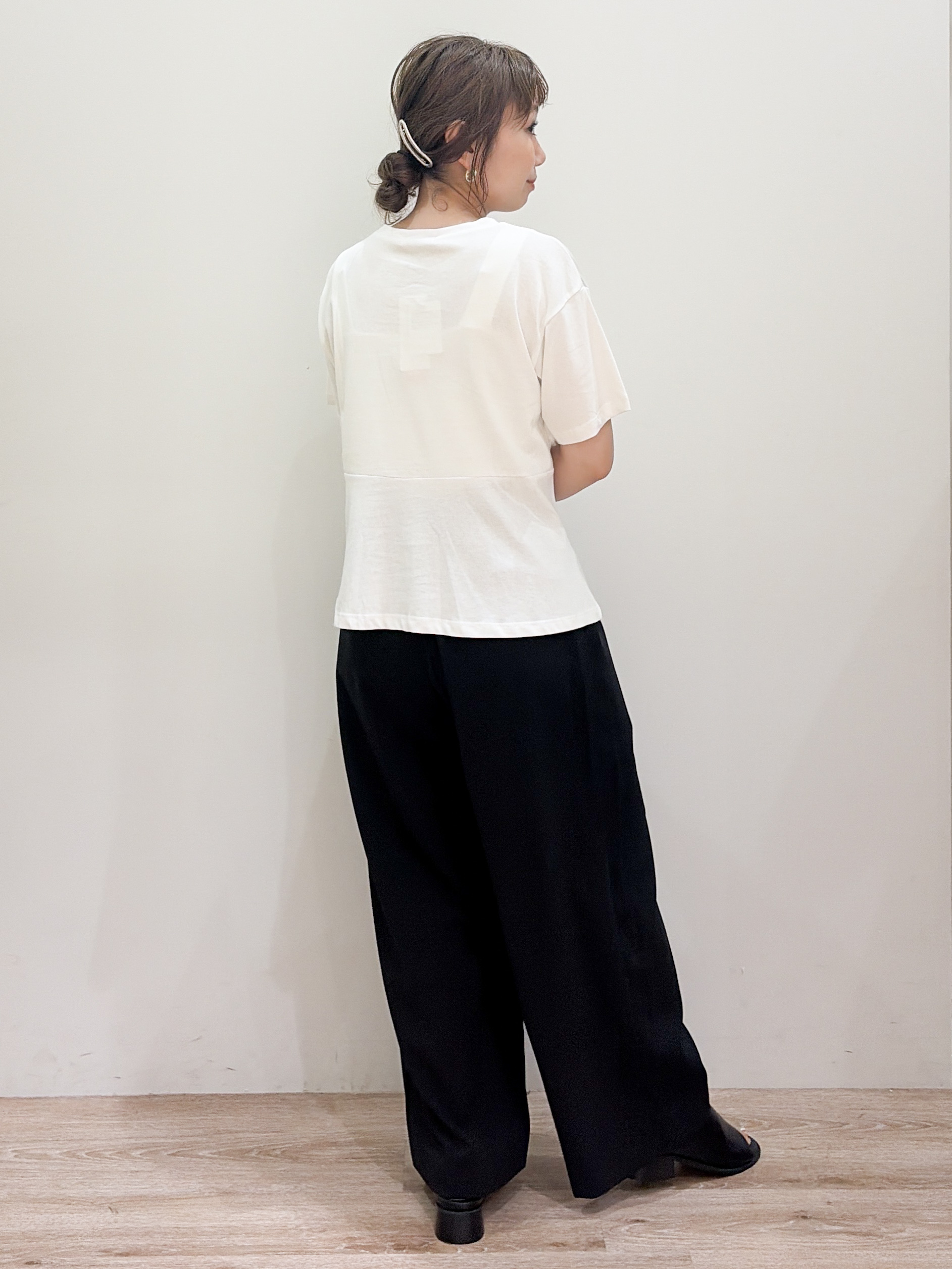 risayanさんの「OPAQUE.CLIP｜【接触冷感】アシメフリルドッキングカットソー《洗濯機OK》」を使ったコーディネート