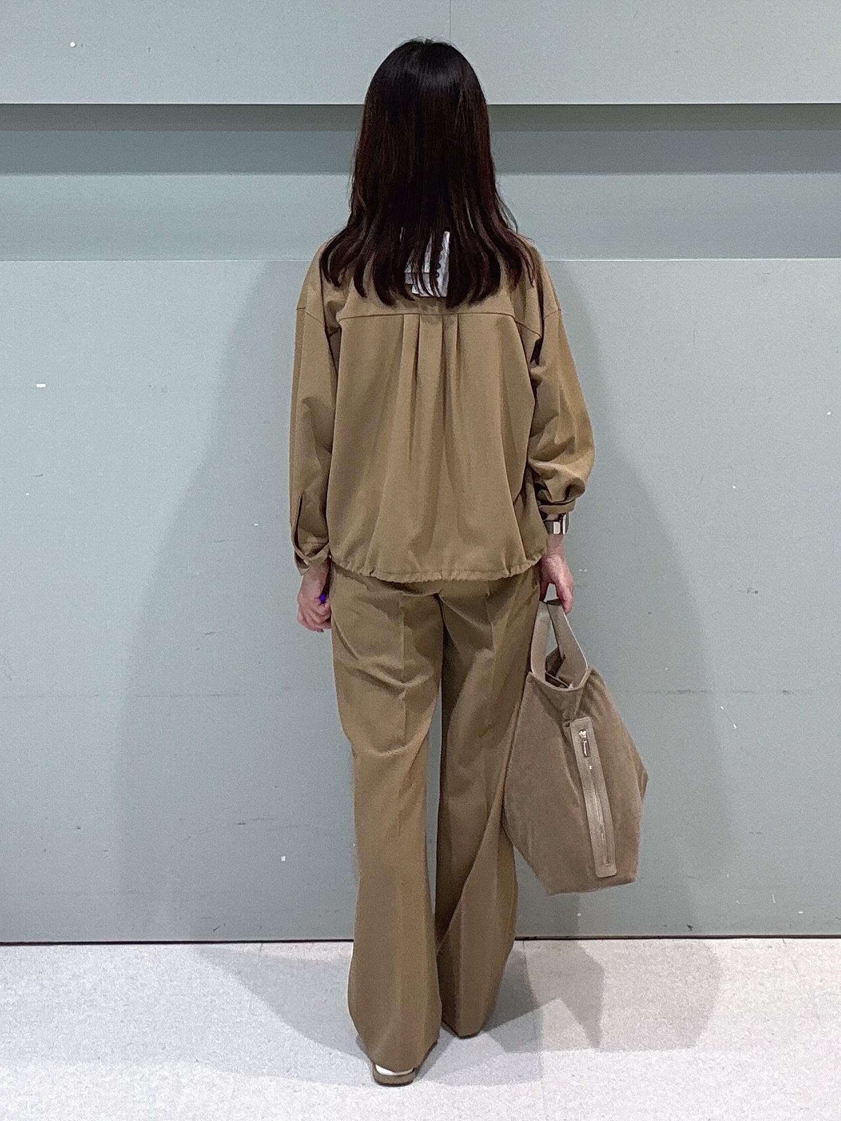 makiさんの「UNTITLED｜【セットアップ可/UVカット/接触冷感】エアリークールドロストシャツ」を使ったコーディネート