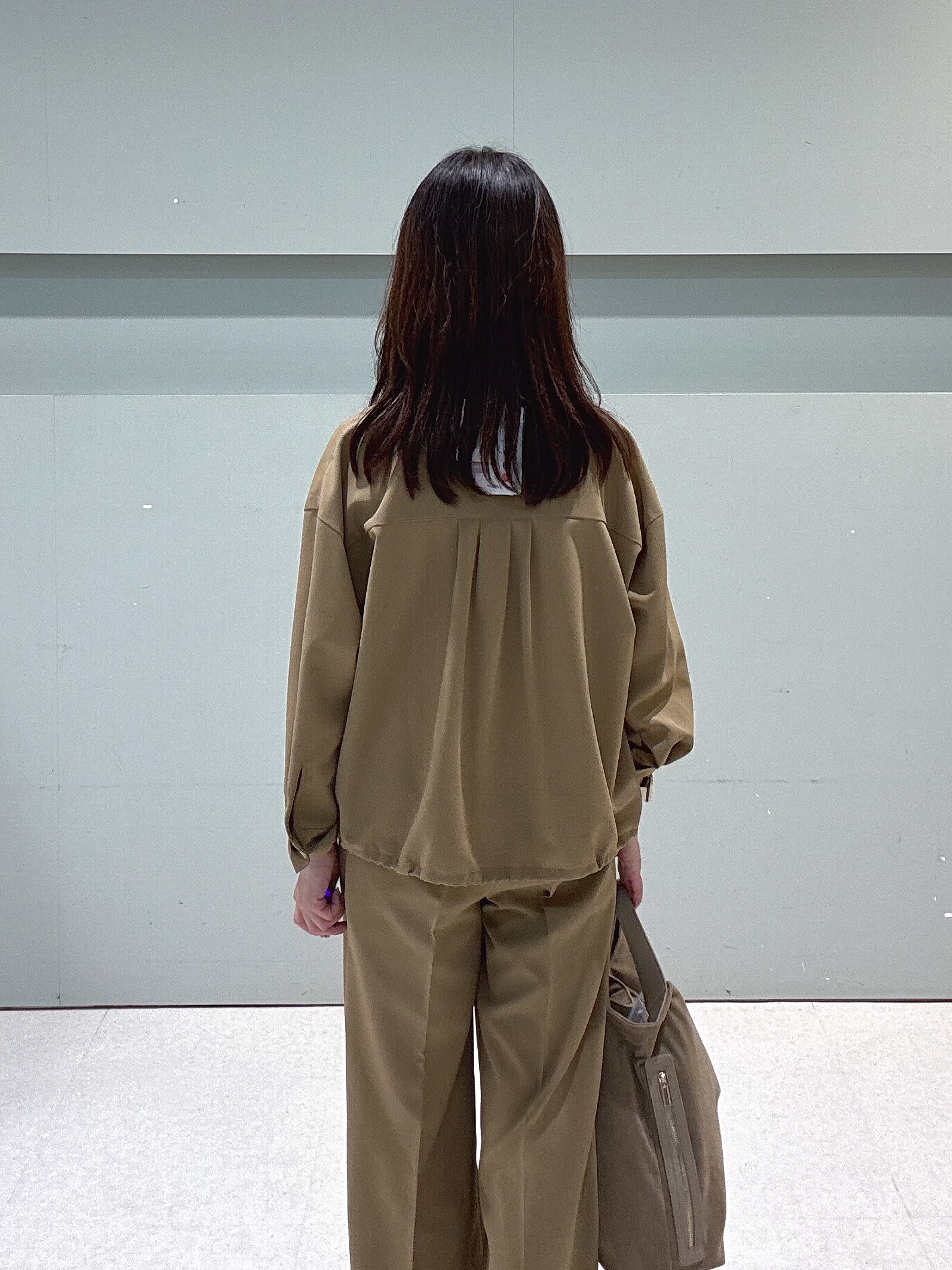 makiさんの「UNTITLED｜【セットアップ可/UVカット/接触冷感】エアリークールドロストシャツ」を使ったコーディネート