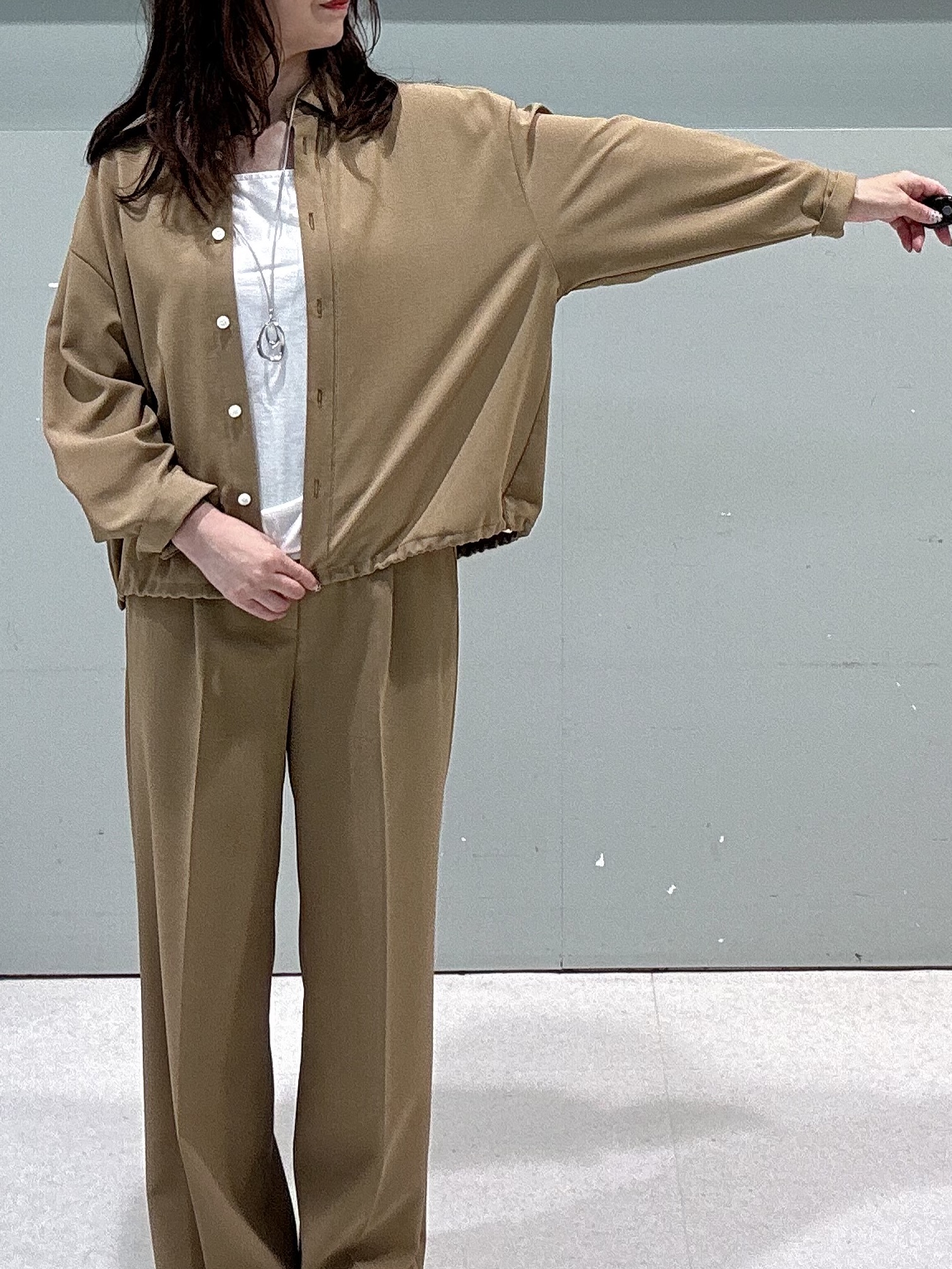 makiさんの「UNTITLED｜【セットアップ可/UVカット/接触冷感】エアリークールドロストシャツ」を使ったコーディネート