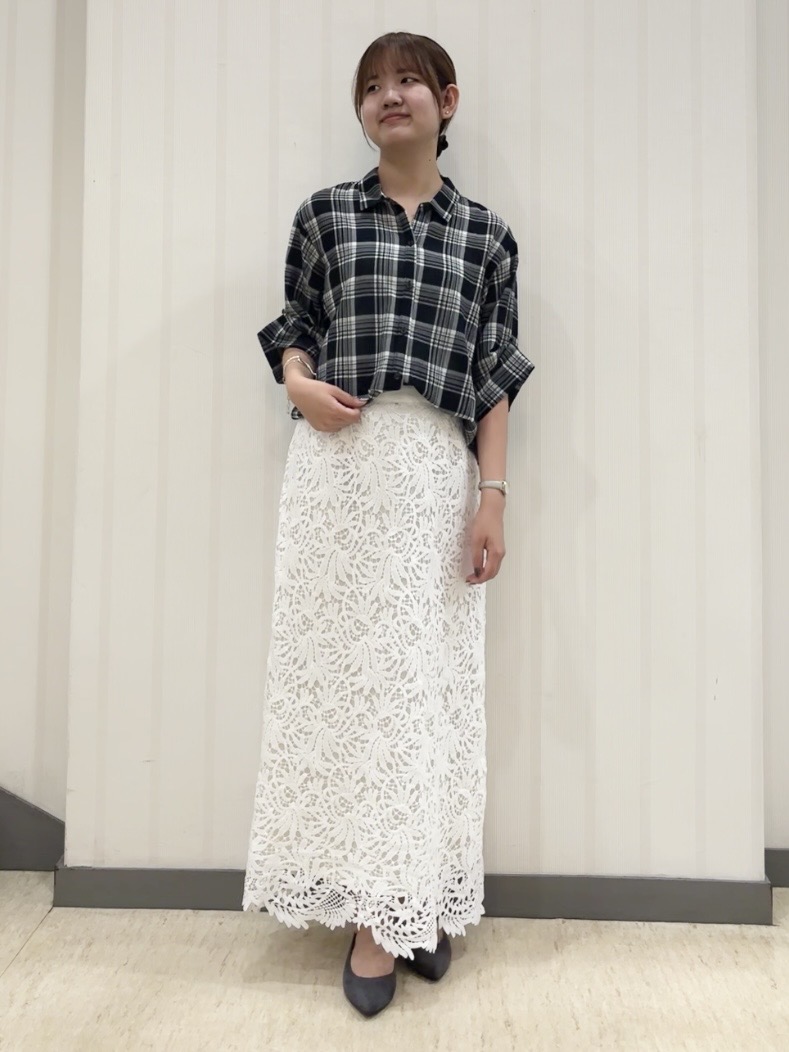 ちひさんの「INDIVI｜【透け感／2WAY】袖アレンジ チェックシャツ」を使ったコーディネート