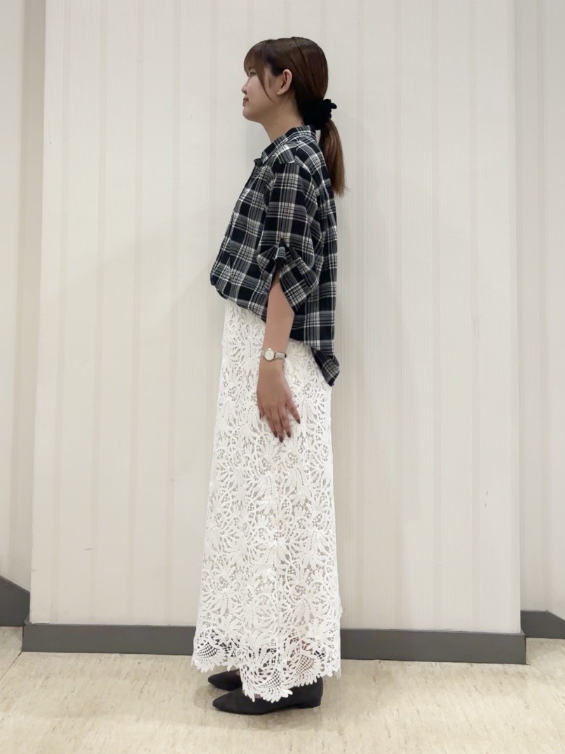 ちひさんの「INDIVI｜【透け感／2WAY】袖アレンジ チェックシャツ」を使ったコーディネート