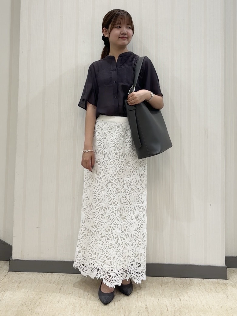 ちひさんの「INDIVI｜【洗える／トレンド】リーフ柄レーススカート」を使ったコーディネート