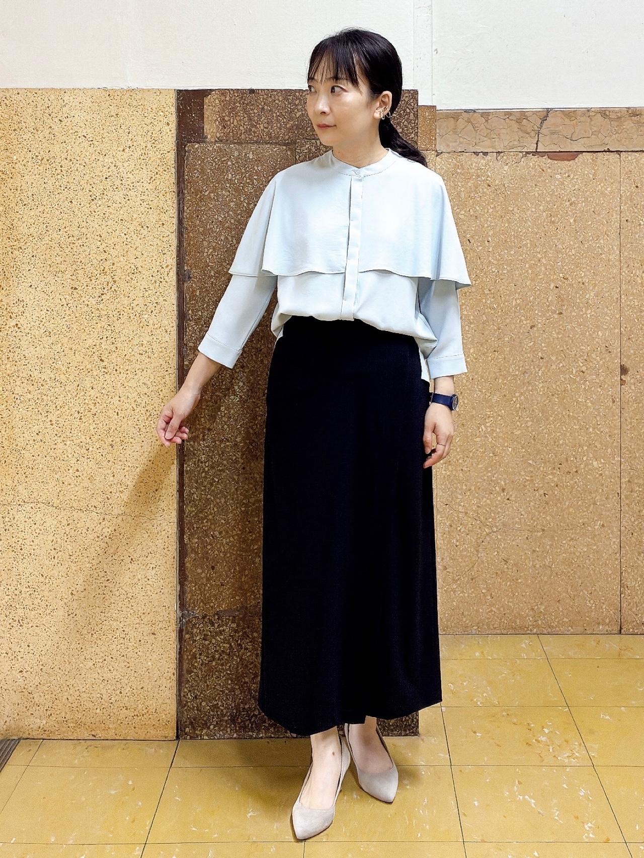 hattoriさんの「INDIVI｜【新作登場！着る日傘】 ケープ風ブラウス」を使ったコーディネート