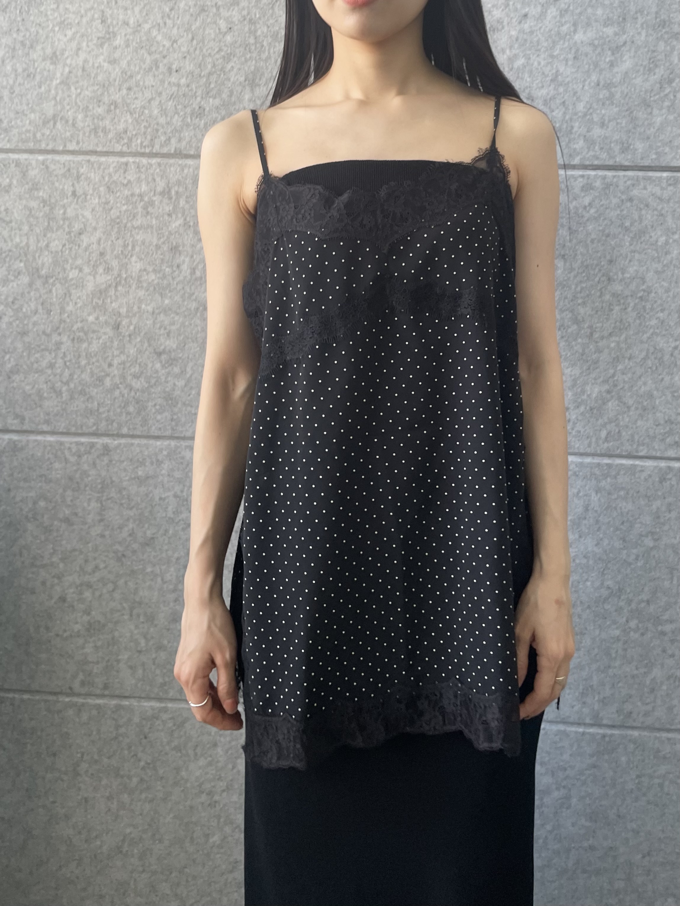 丸山加奈子さんの「CODE A｜dot lingerie lace cami」を使ったコーディネート