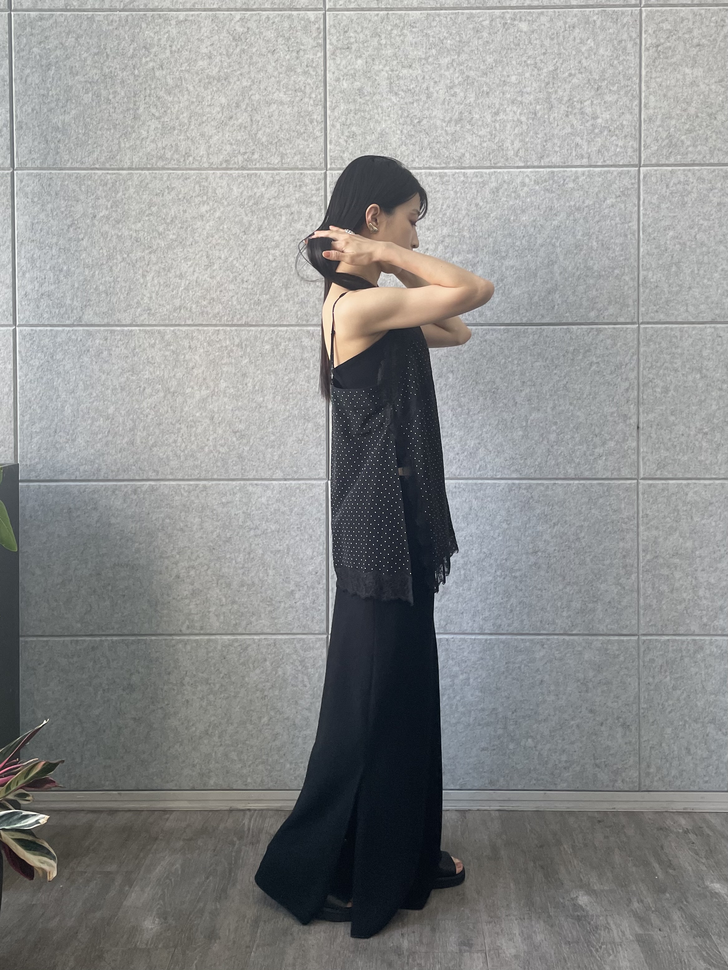 丸山加奈子さんの「CODE A｜dot lingerie lace cami」を使ったコーディネート