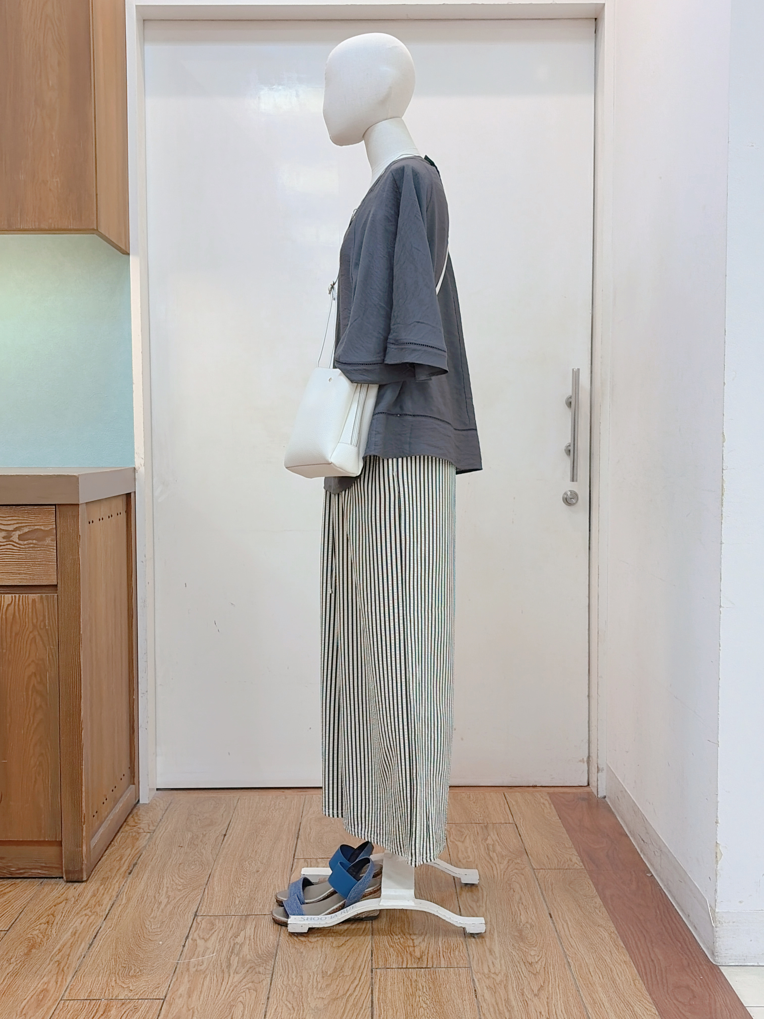 蒼さんの「SHOO･LA･RUE｜【ひんやり/S-LL/体型カバー】はしごレースが涼し気な スラブポンチョ風ブラウス」を使ったコーディネート