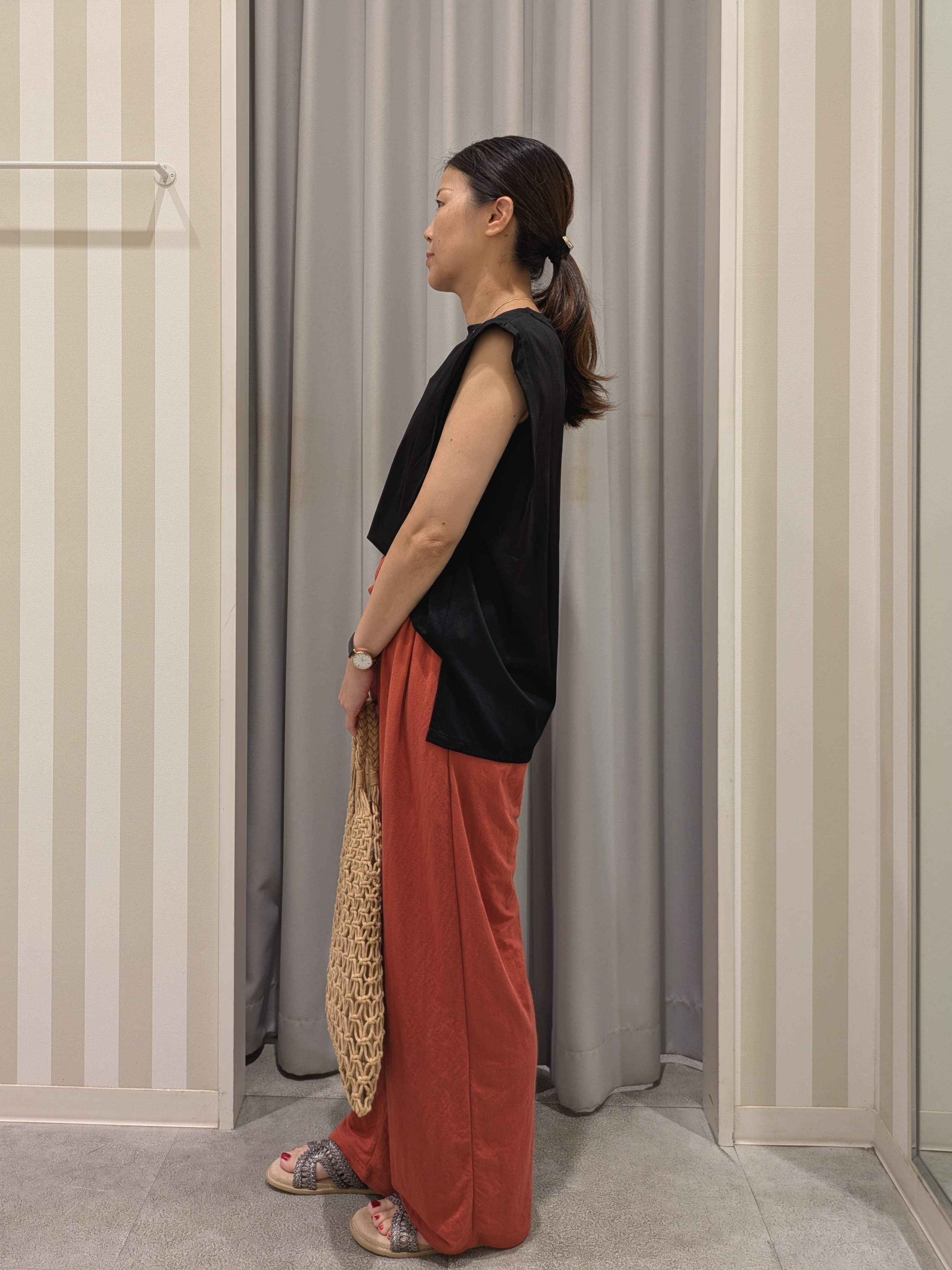 𝐂𝐡𝐢𝐢 &hearts;(ちー)さんの「SHOO･LA･RUE｜【UVカット/接触冷感】とろみタックノースリーブトップス」を使ったコーディネート