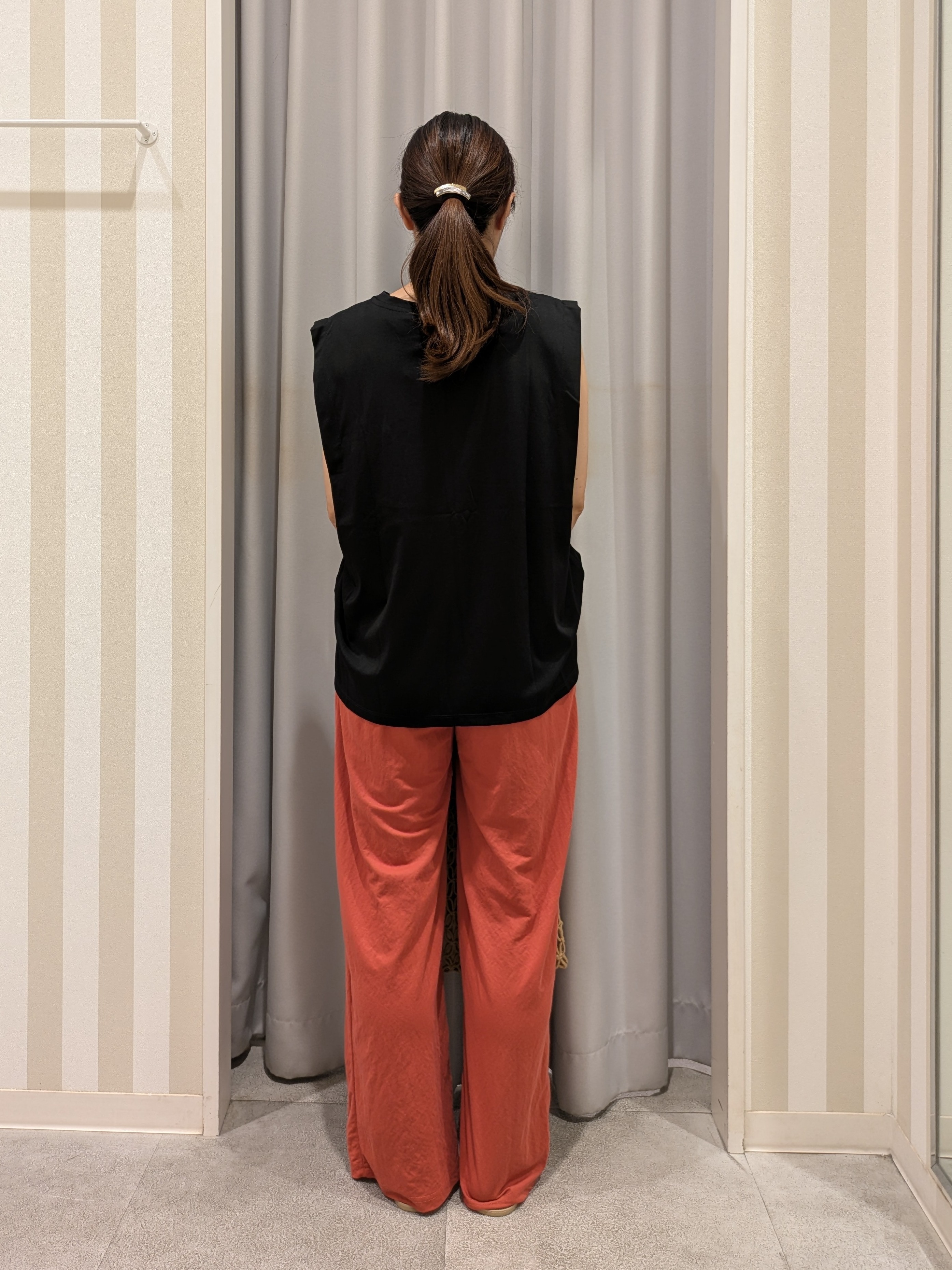 𝐂𝐡𝐢𝐢 &hearts;(ちー)さんの「SHOO･LA･RUE｜【UVカット/接触冷感】とろみタックノースリーブトップス」を使ったコーディネート