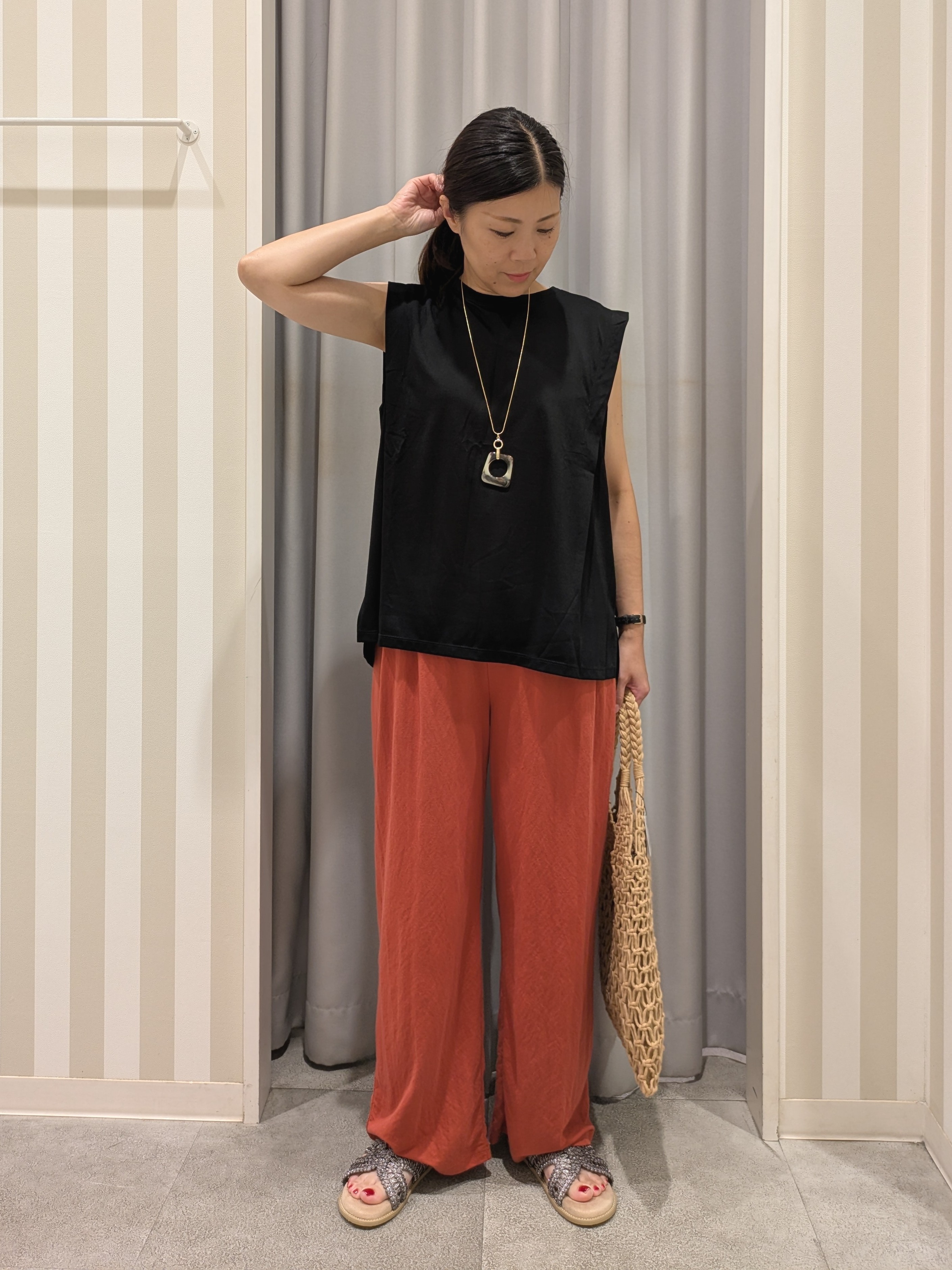 𝐂𝐡𝐢𝐢 &hearts;(ちー)さんの「SHOO･LA･RUE｜【UVカット/接触冷感】とろみタックノースリーブトップス」を使ったコーディネート