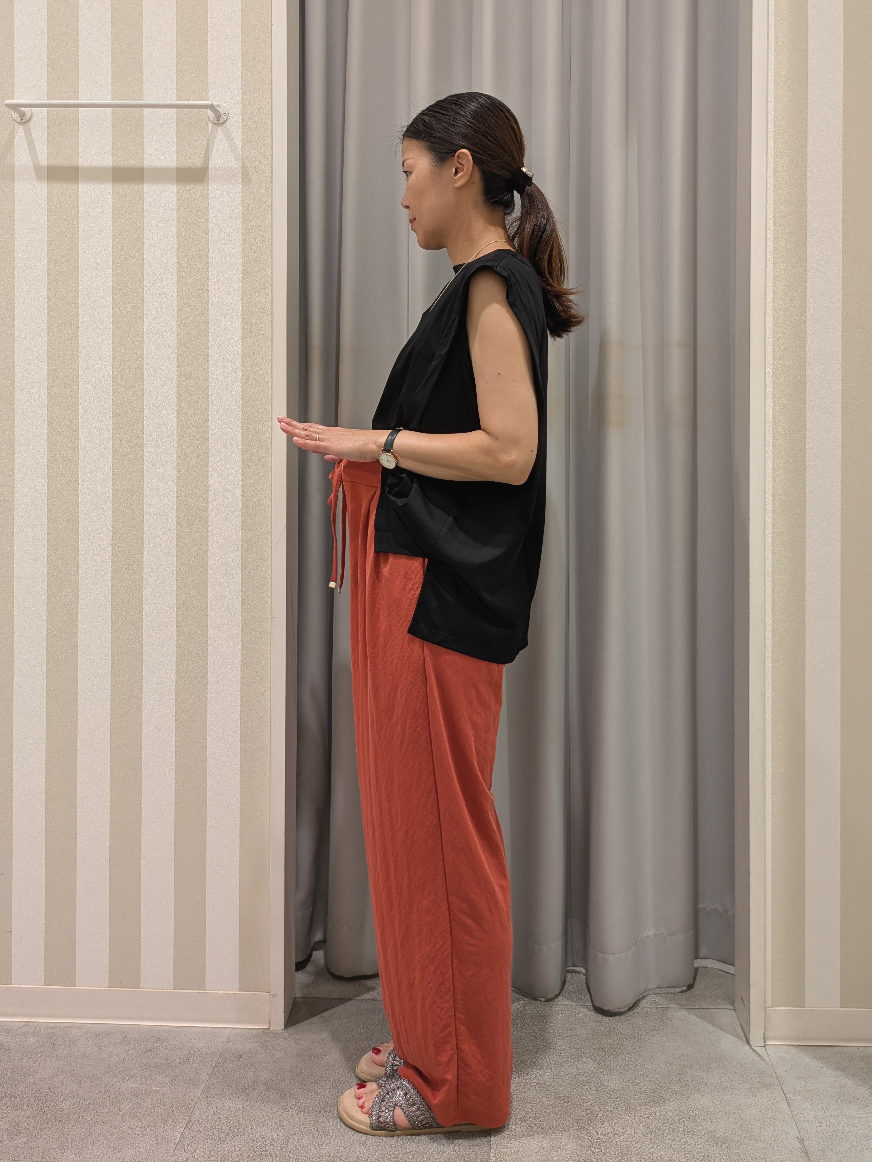 𝐂𝐡𝐢𝐢 &hearts;(ちー)さんの「SHOO･LA･RUE｜【UVカット/接触冷感】とろみタックノースリーブトップス」を使ったコーディネート